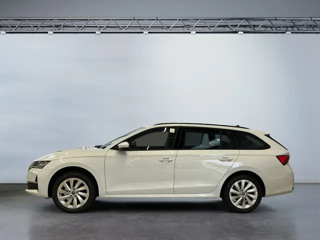 Skoda Octavia view 3