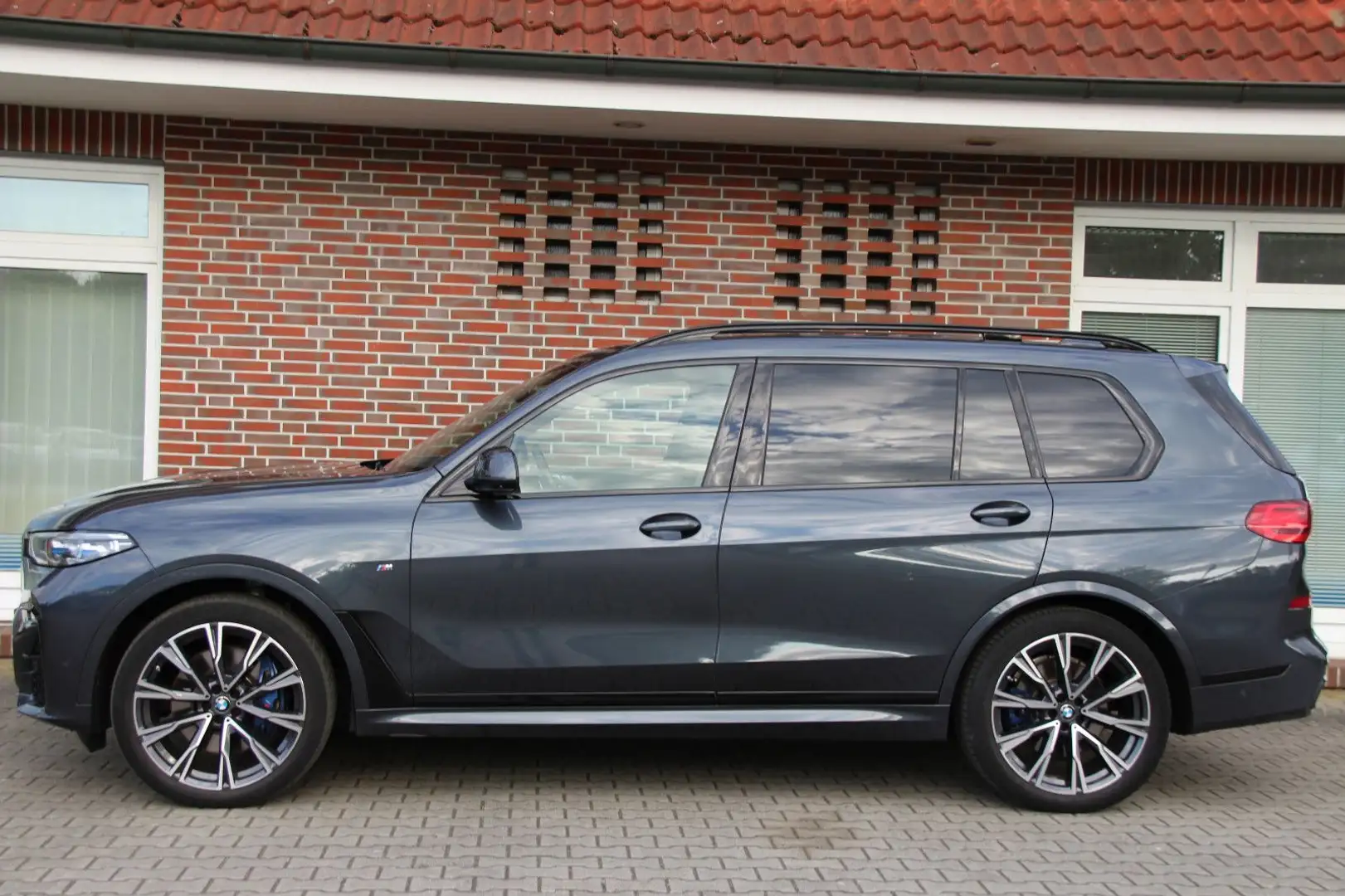 BMW X7 xDrive 40i*M SPORTPAKET*SKY LOUNGE*B&W*LASER* Grigio - 2