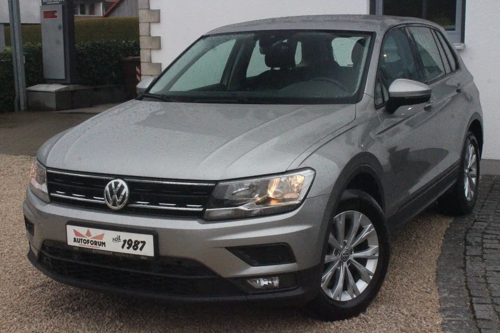 Volkswagen Tiguan Trendline~Carplay/Android~PDC~8fach~2.Hd~ Silber - 1