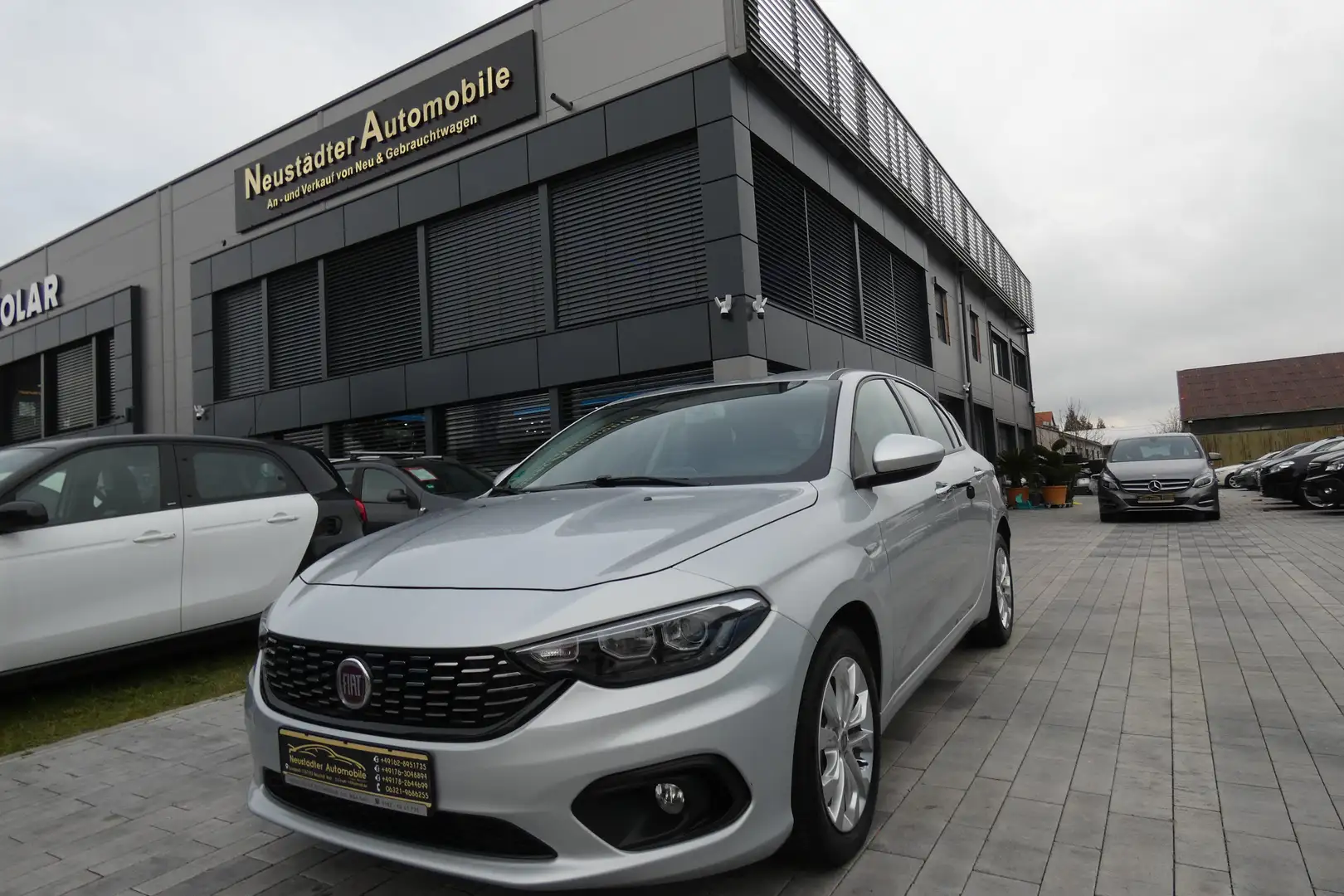 Fiat Tipo 1.6 E-torQ Aut. Lounge Grau - 1