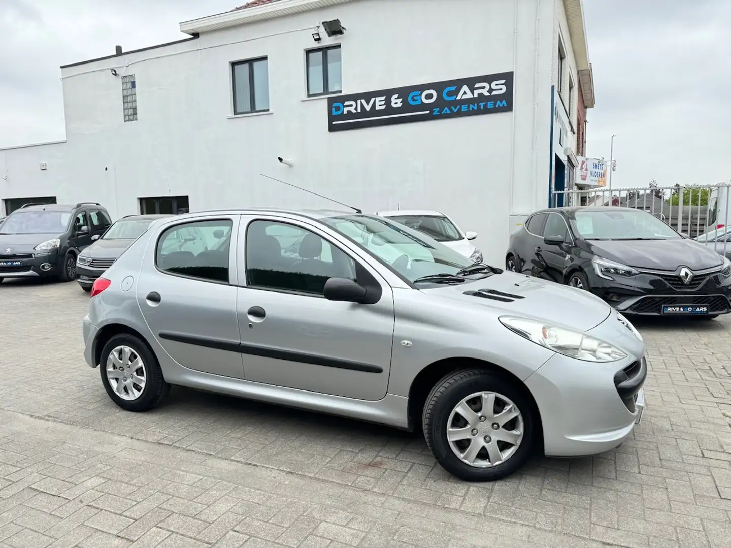 Peugeot 206 206+ 1.1i Trendy - 1 Eigenaar * 1 JAAR GARANTIE * Zilver - 1