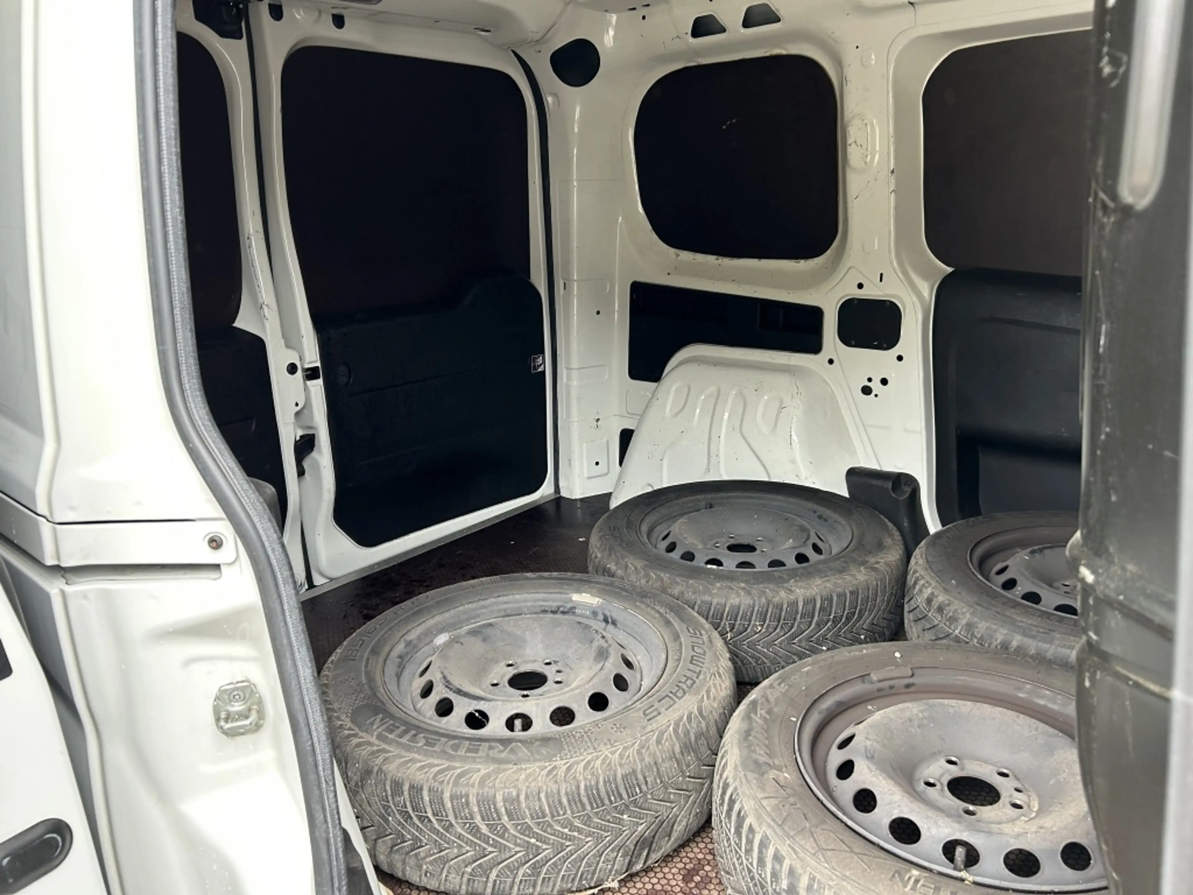 Opel Combo 1.3 CDTi Sport Euro 6 — photo 11