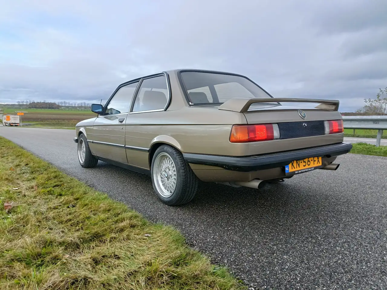 BMW 323 e21 323i, foto 4