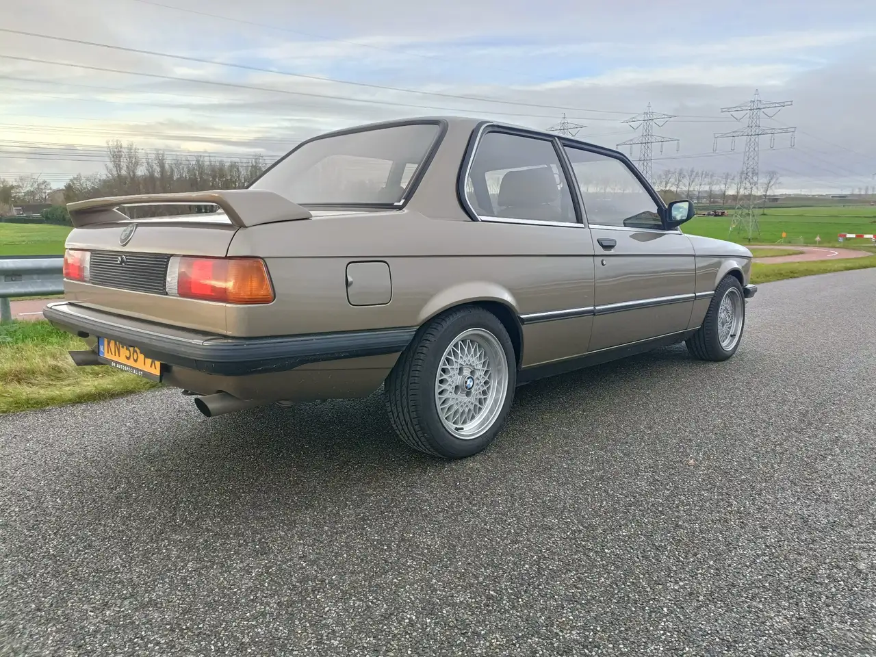 BMW 323 e21 323i, foto 3