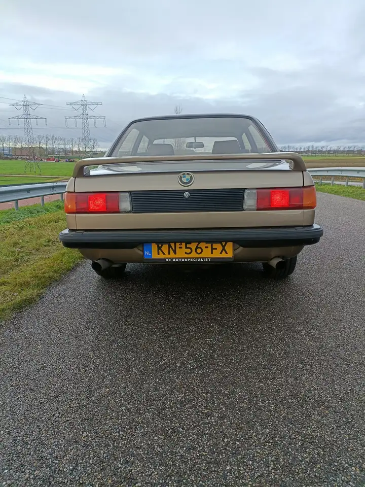 BMW 323 e21 323i, foto 5