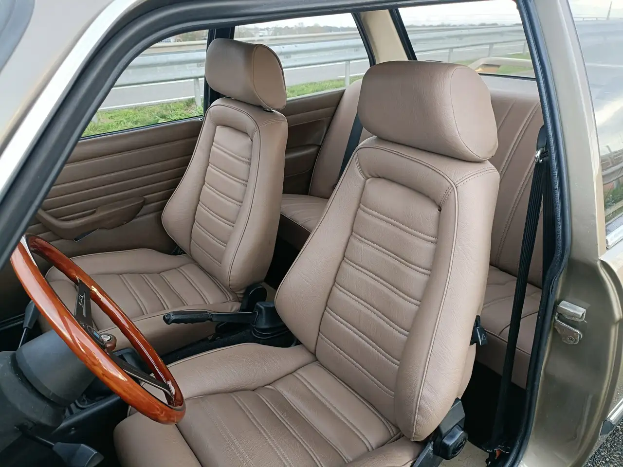 BMW 323 e21 323i, foto 6
