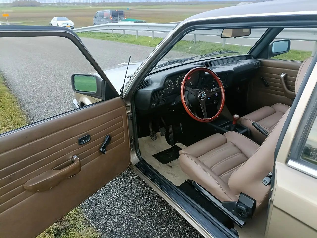 BMW 323 e21 323i, foto 7
