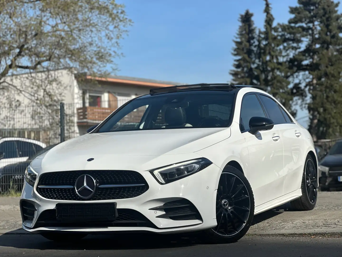 Mercedes-Benz A 200 A 200 Pano/AMG/360/Memory Weiß - 2