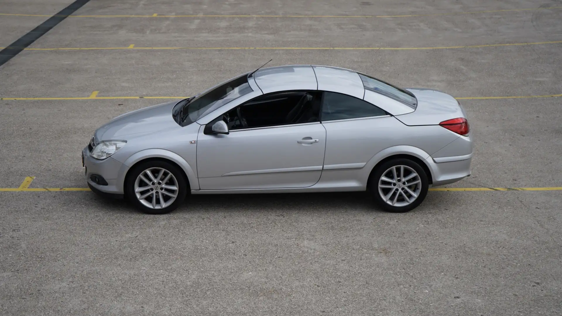 Opel Astra TwinTop 1.6 Temptation Cabriolet Gris - 2