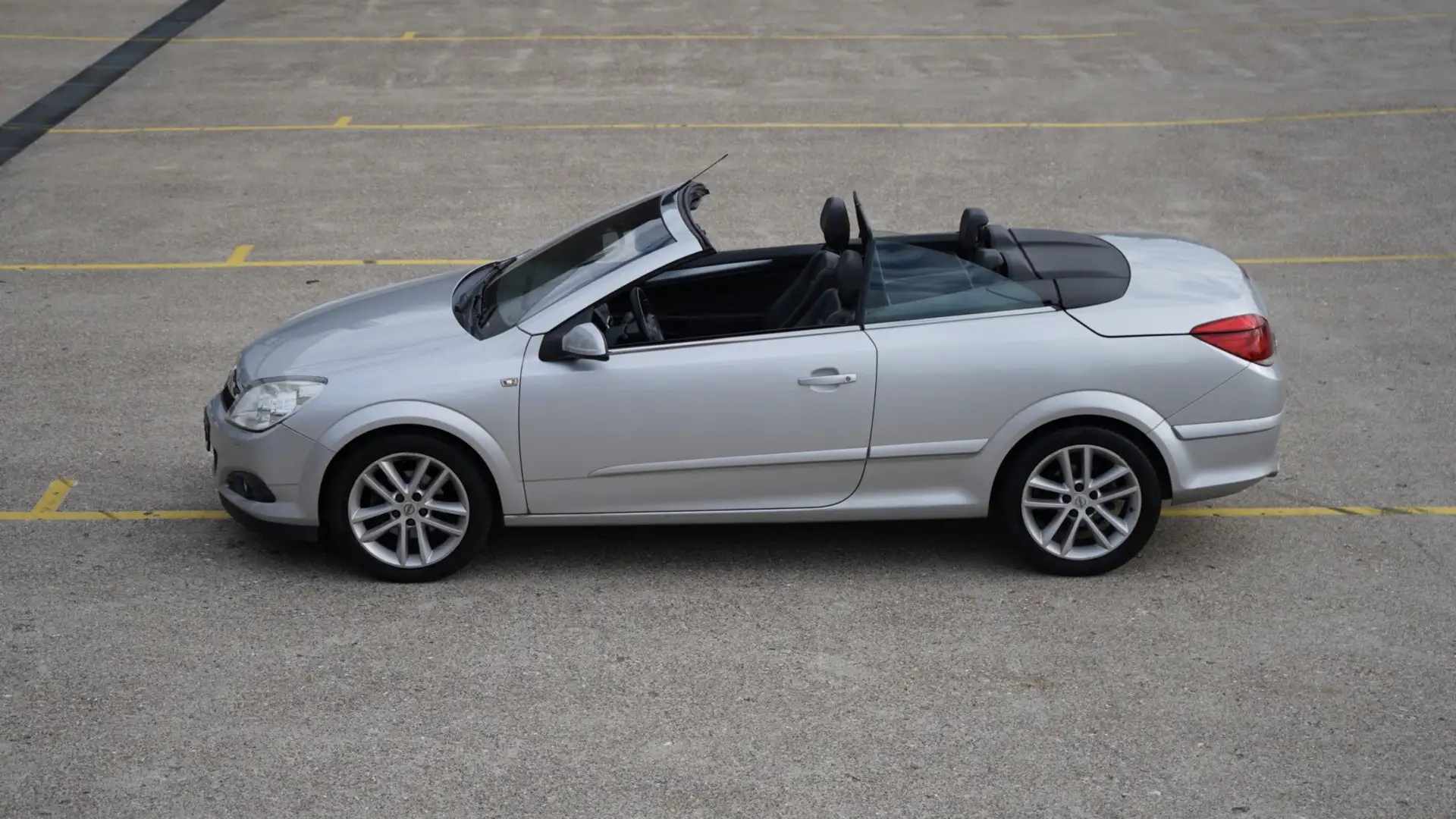 Opel Astra TwinTop 1.6 Temptation Cabriolet Gris - 1