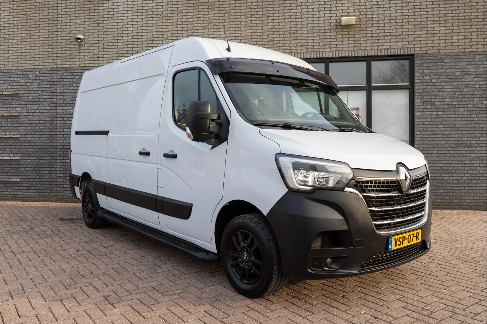 Renault Master T35 2.3 dCi 135 L2H2 Comfort Weiß - 2