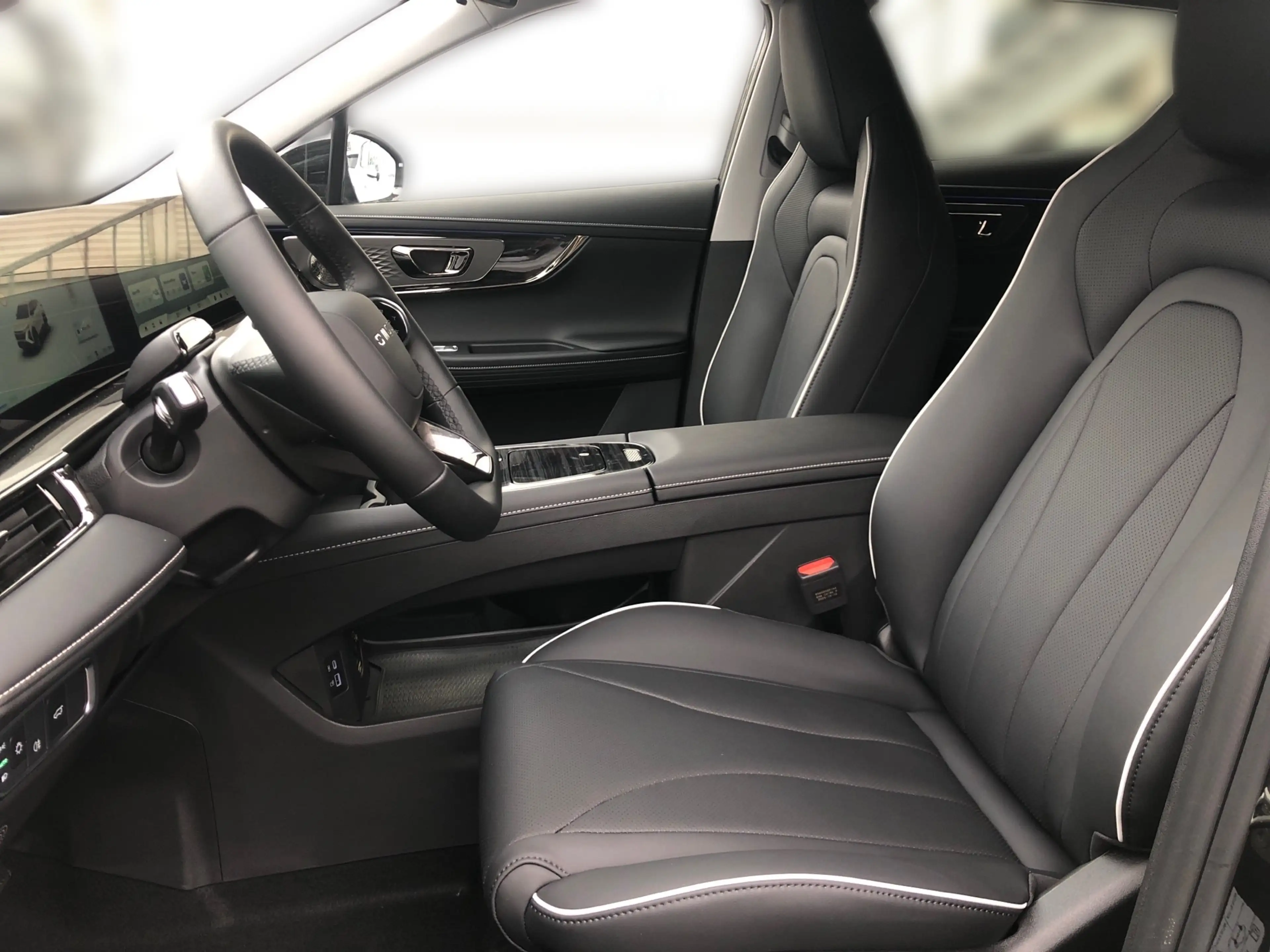 Omoda 5 OMODA 5 Premium Hybrid — photo 9