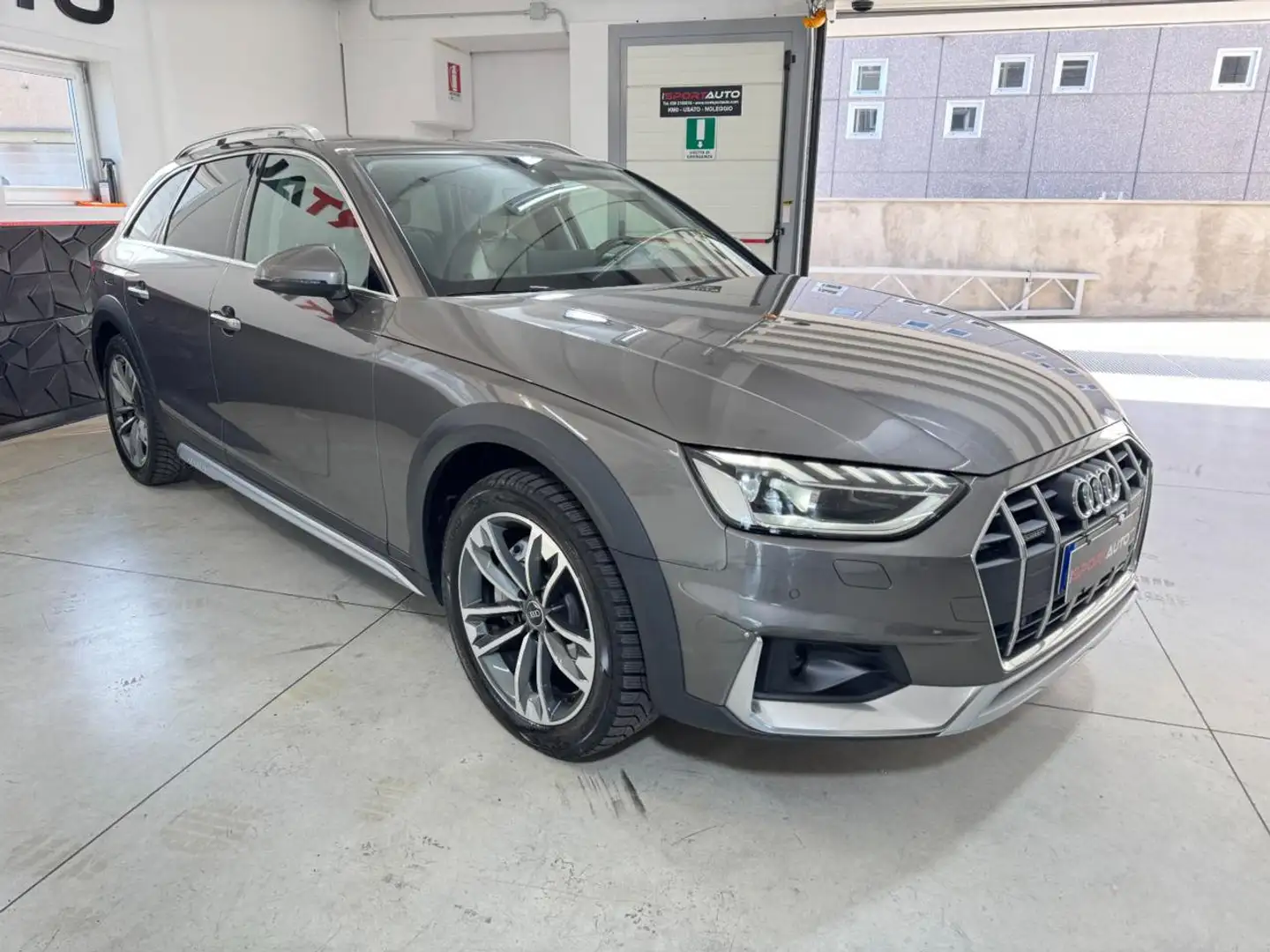 Audi A4 allroad 40 TDI 204 CV S tronic Identity Contrast Grigio - 2