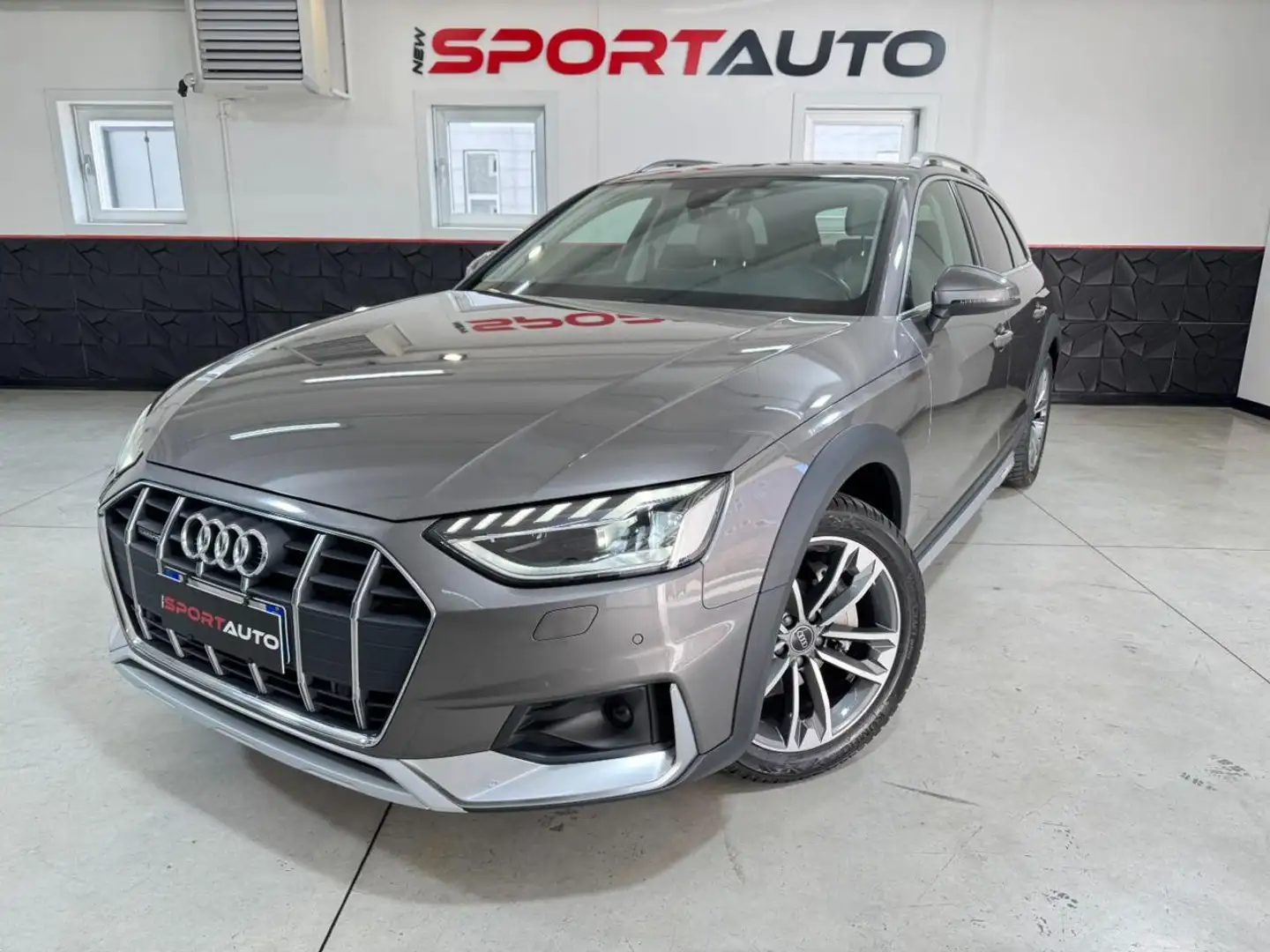 Audi A4 allroad 40 TDI 204 CV S tronic Identity Contrast Grigio - 1