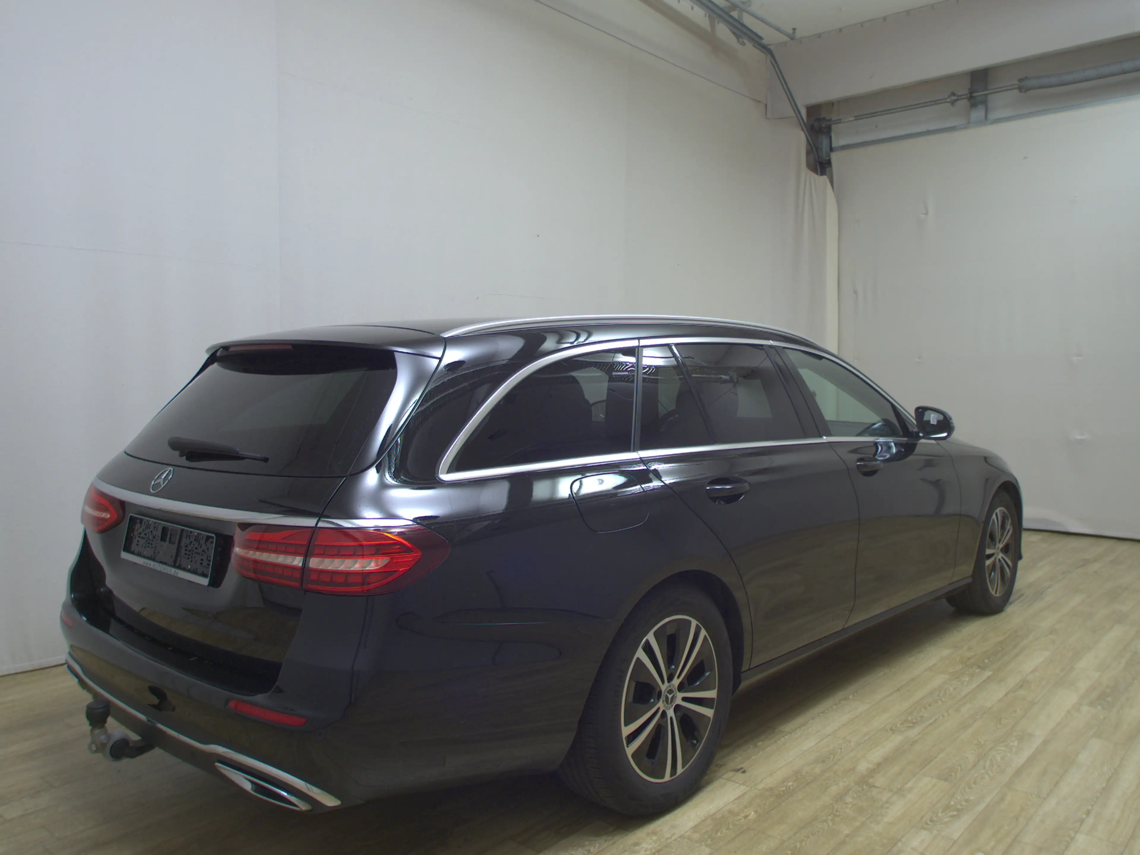 Mercedes-Benz E 220 d T Avantgarde T-Leder Navi LED Widescreen KLIMAAUT RADIO MFL — photo 4