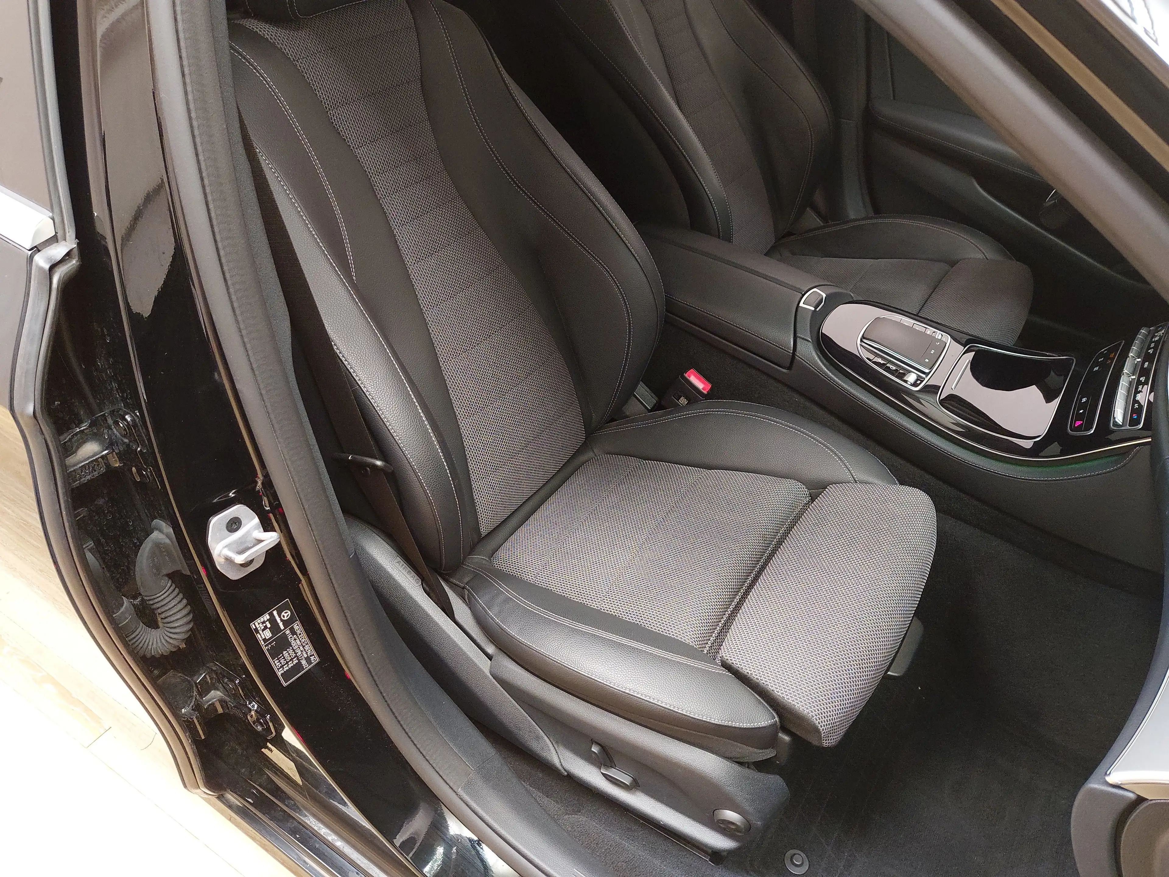 Mercedes-Benz E 220 d T Avantgarde T-Leder Navi LED Widescreen KLIMAAUT RADIO MFL — photo 10
