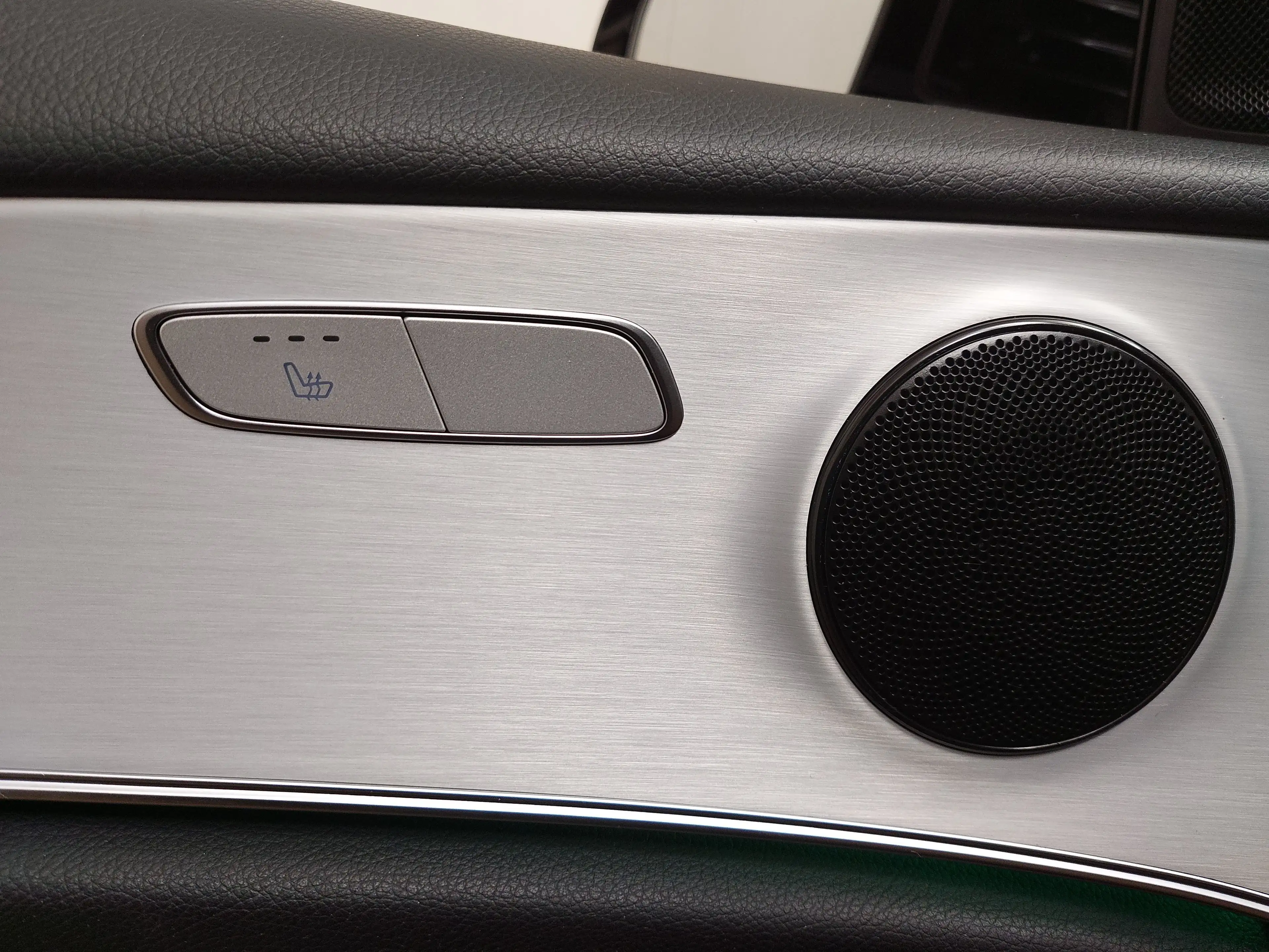 Mercedes-Benz E 220 d T Avantgarde T-Leder Navi LED Widescreen KLIMAAUT RADIO MFL — photo 15