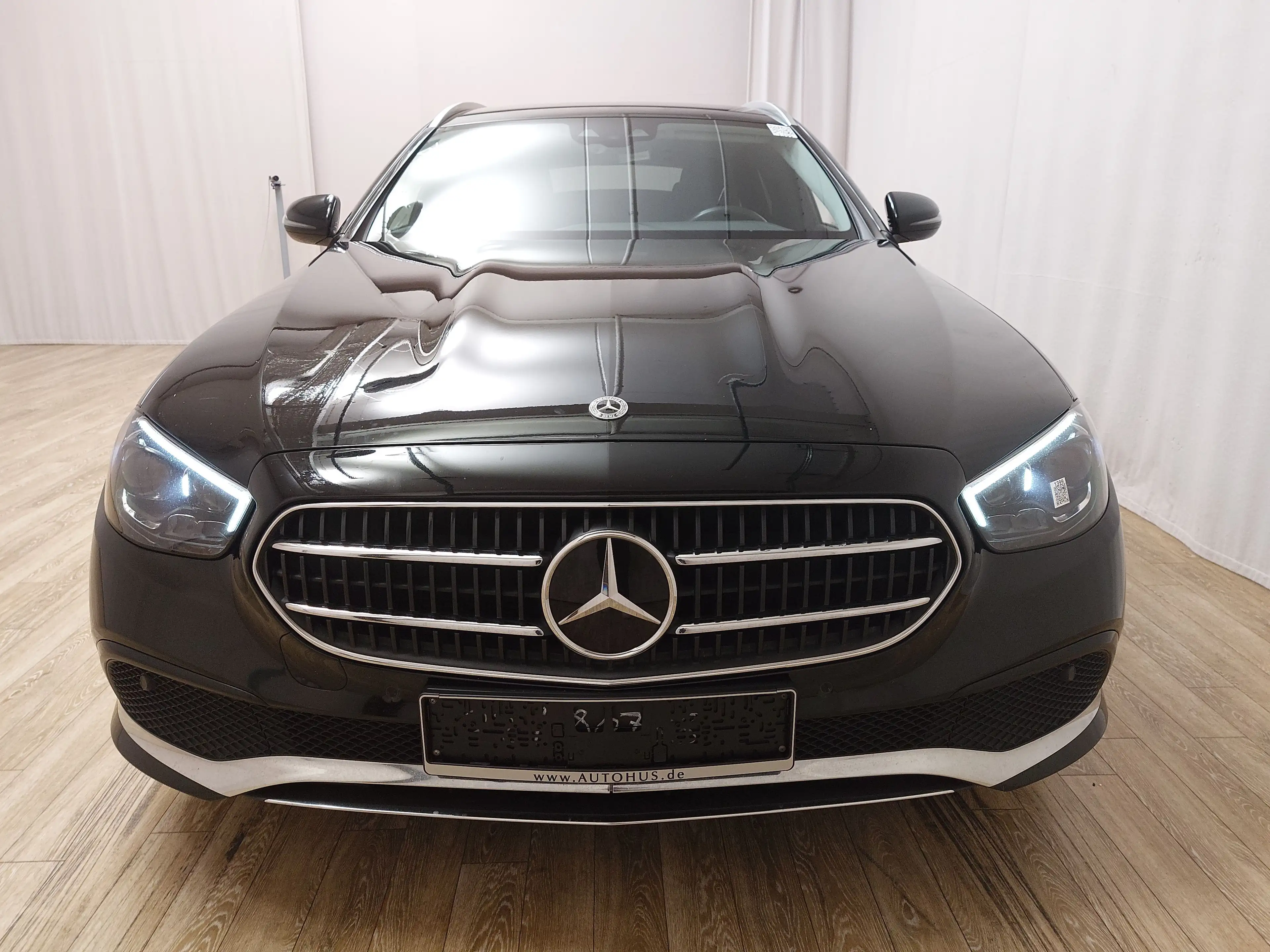 Mercedes-Benz E 220 d T Avantgarde T-Leder Navi LED Widescreen KLIMAAUT RADIO MFL — photo 9