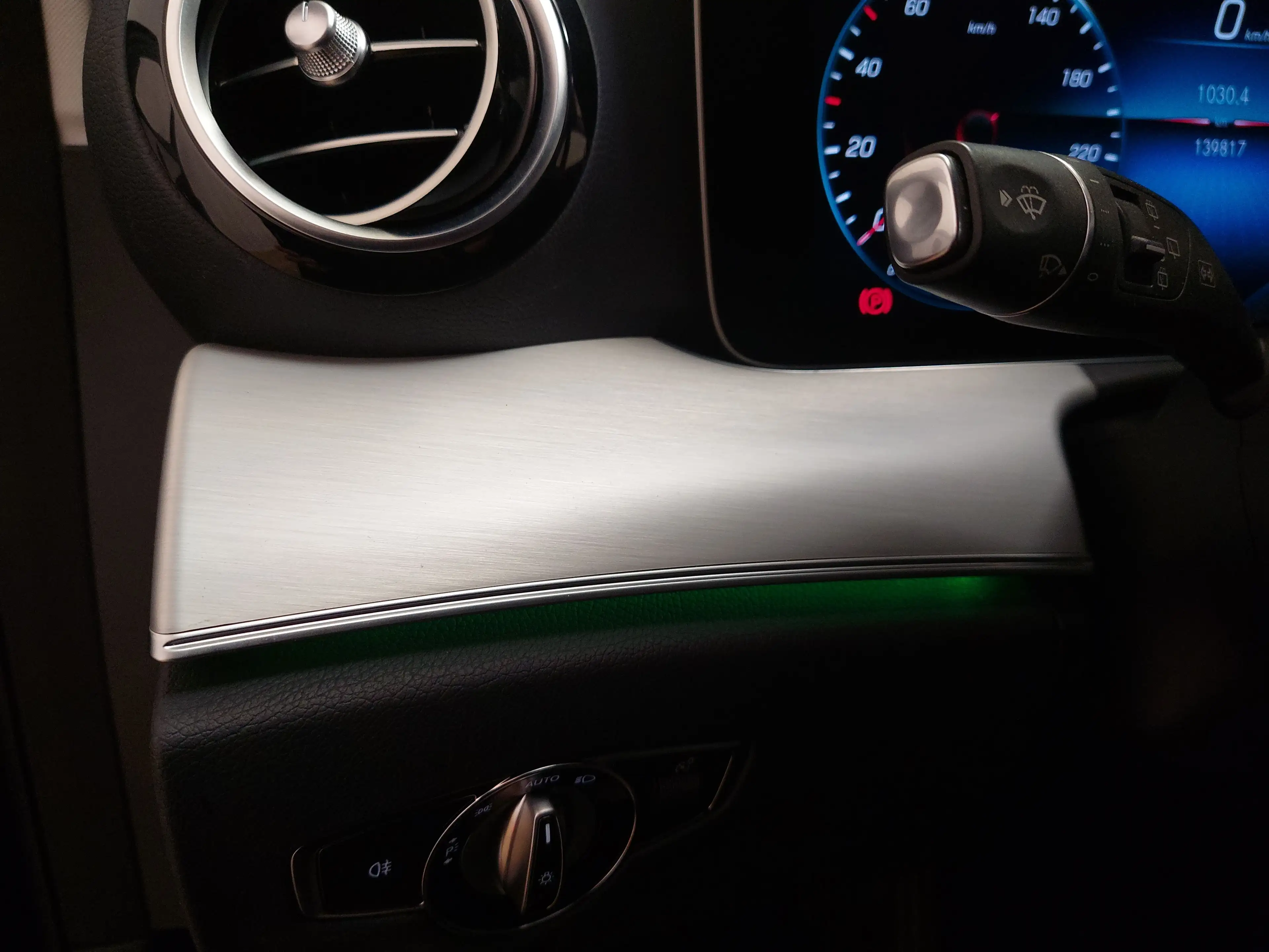 Mercedes-Benz E 220 d T Avantgarde T-Leder Navi LED Widescreen KLIMAAUT RADIO MFL — photo 7