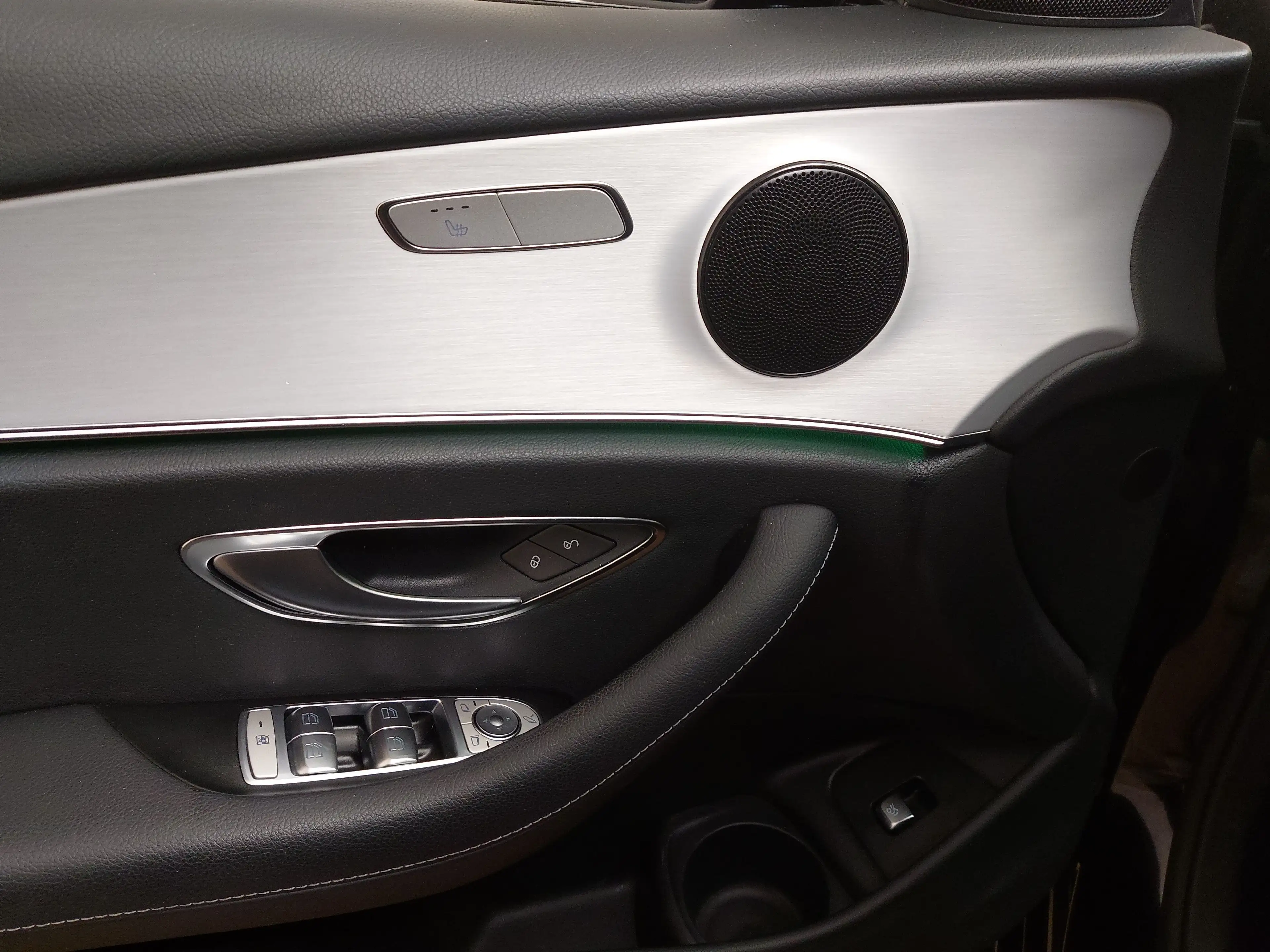 Mercedes-Benz E 220 d T Avantgarde T-Leder Navi LED Widescreen KLIMAAUT RADIO MFL — photo 5