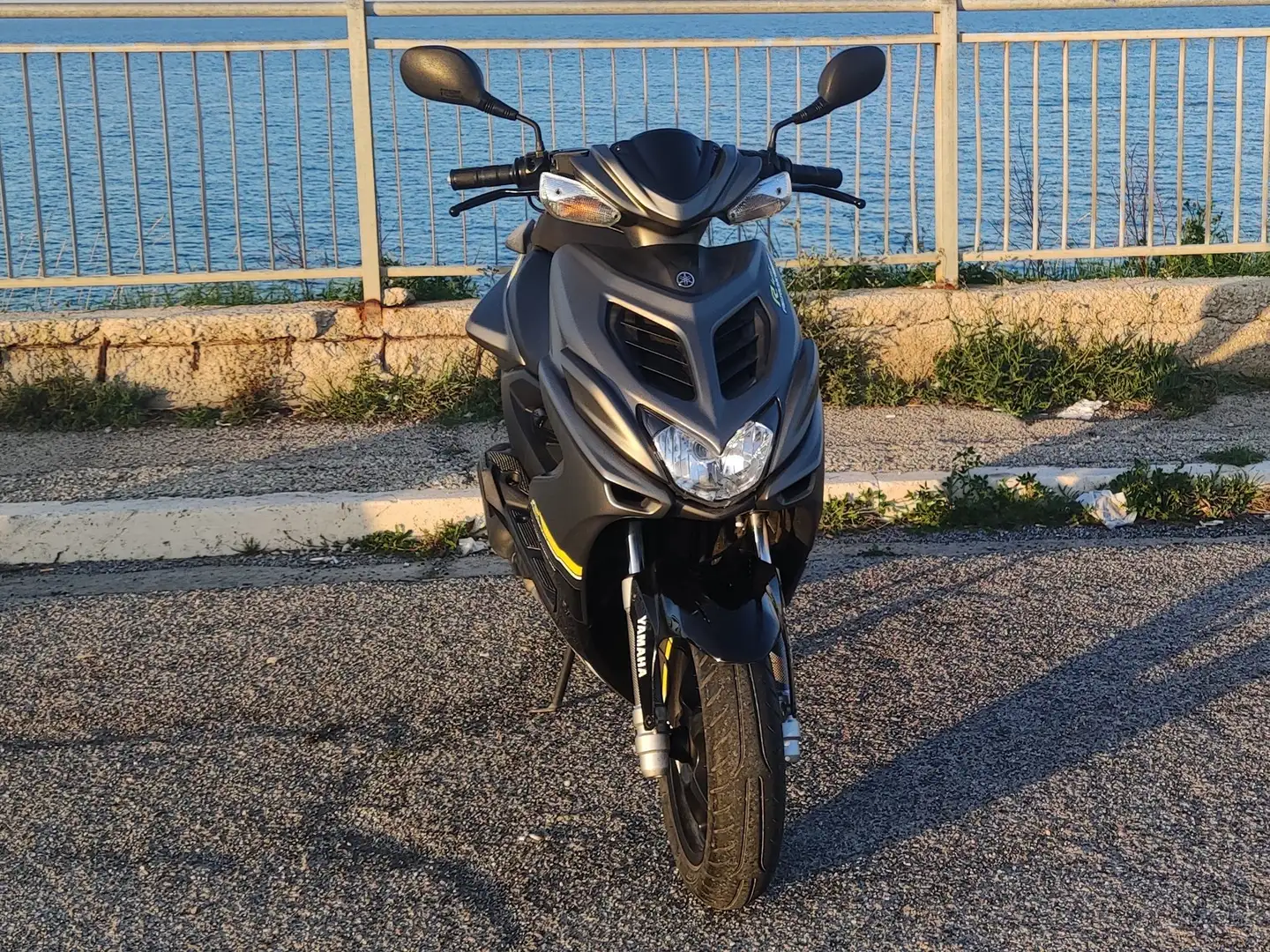 Yamaha Aerox R 4t 2018-2020 Gris - 1