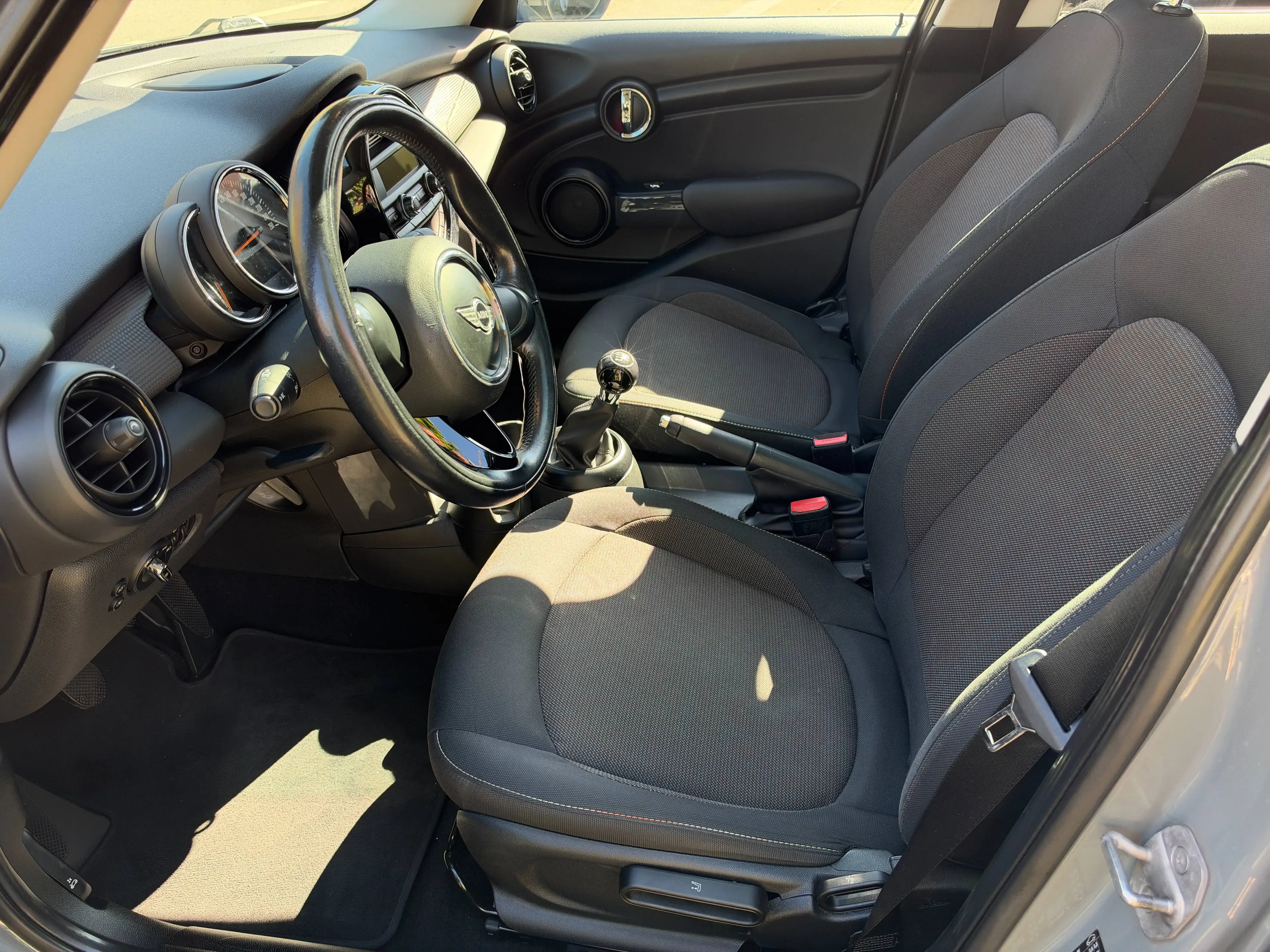 MINI Cooper D Cooper D 5-türer Panorama-Glasdach Keyless 2.Hand — photo 14