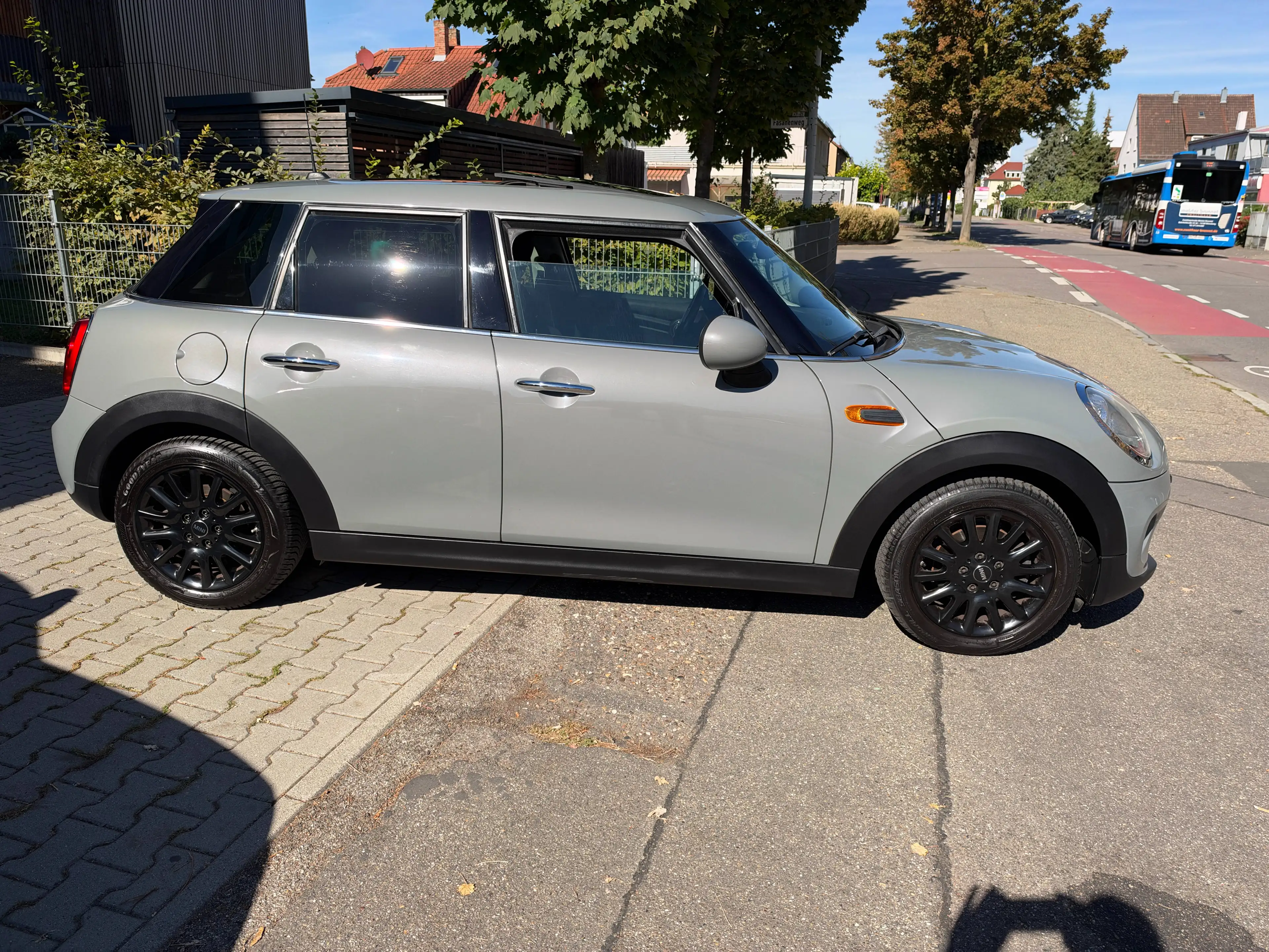 MINI Cooper D Cooper D 5-türer Panorama-Glasdach Keyless 2.Hand — photo 4