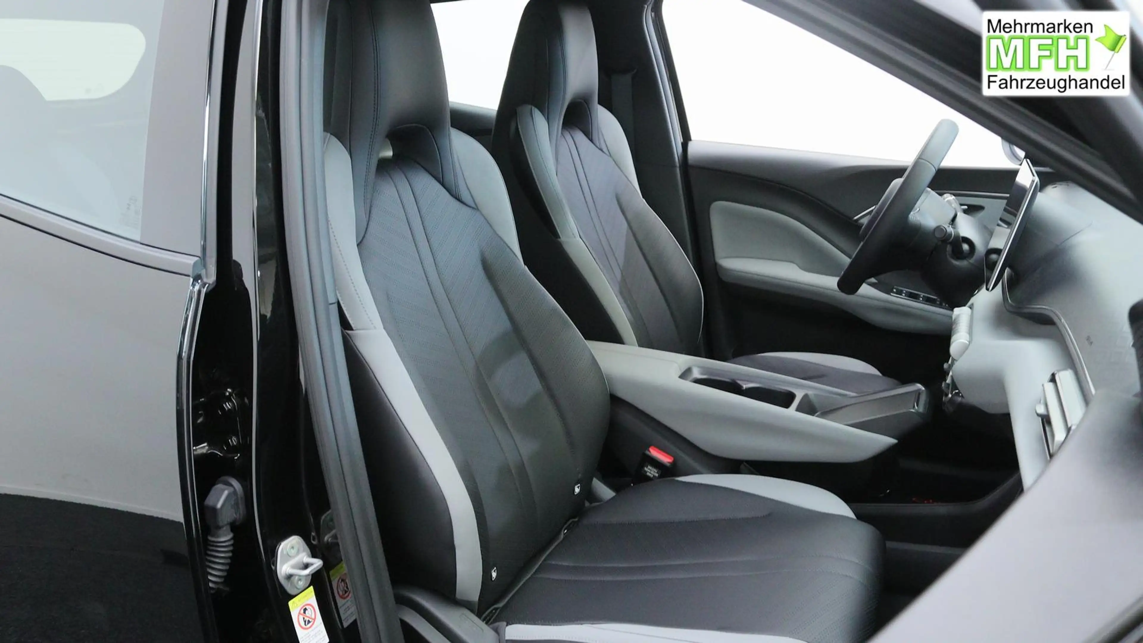 BYD Dolphin Surf Active 30 kWh / Navi ACC PDC H + Kamera Klimaau... — photo 9