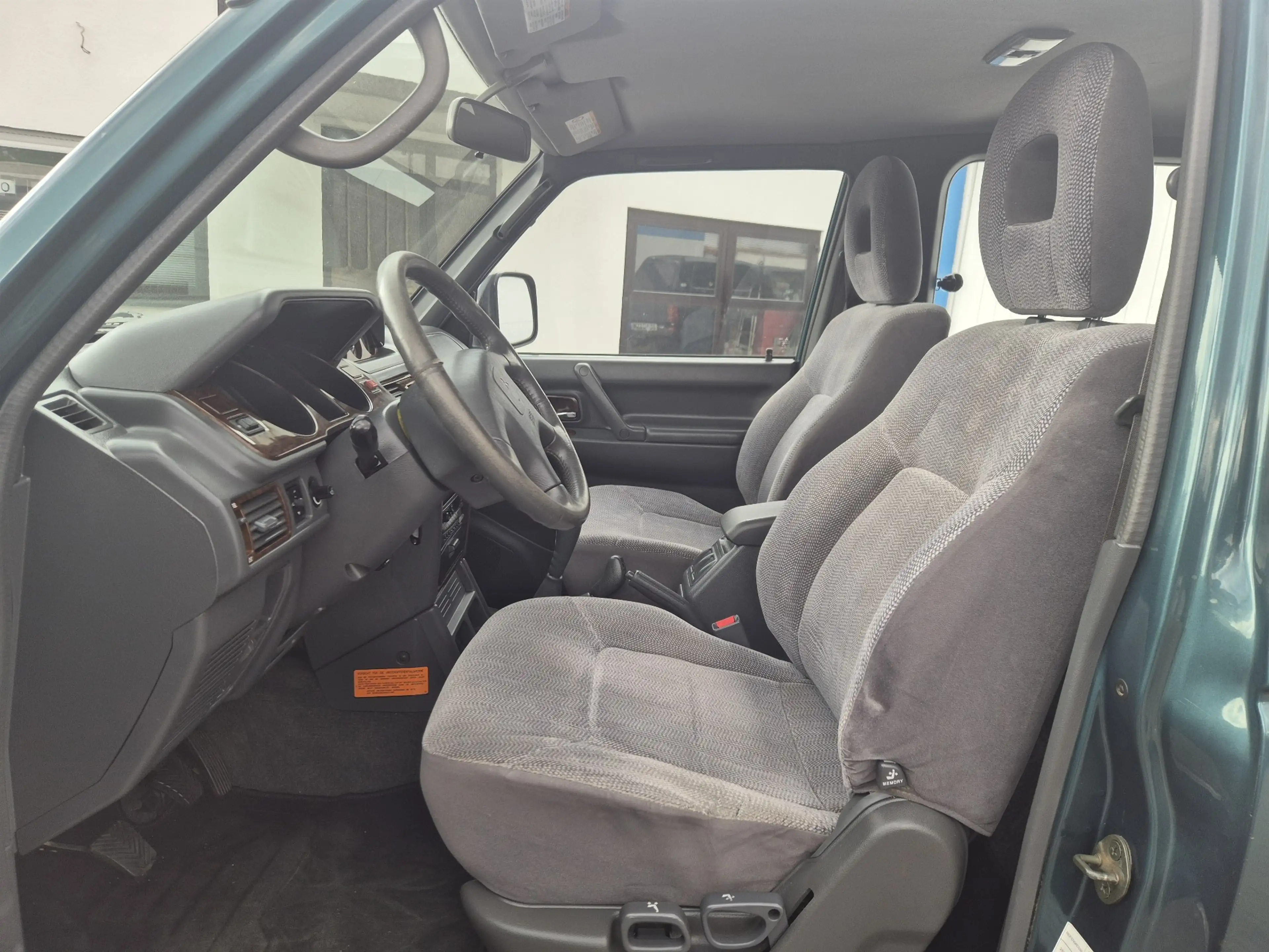 Mitsubishi Pajero TD Classic 2500 **nur 132 Tkm** — photo 11