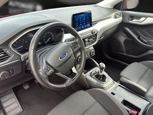 Ford Focus view 13