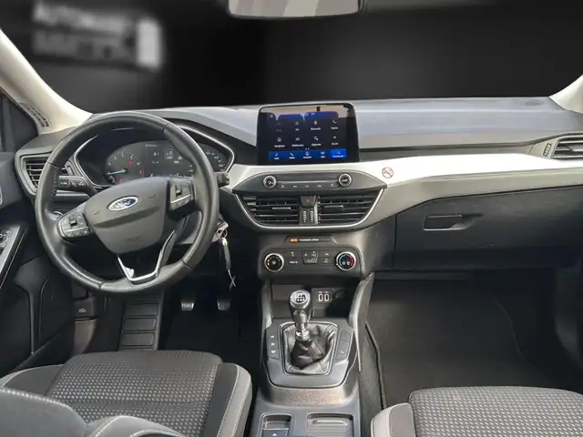 Ford Focus view 12