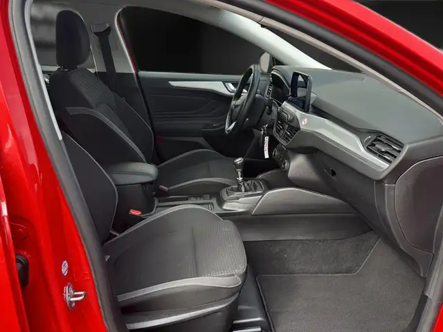 Ford Focus view 15