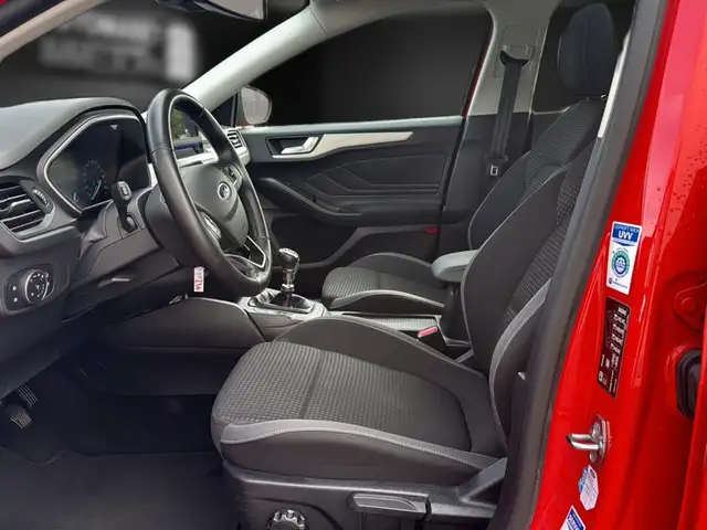 Ford Focus view 14