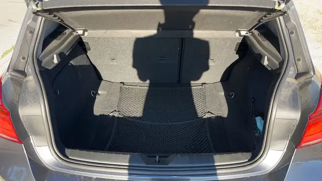 BMW 1 Series view 14