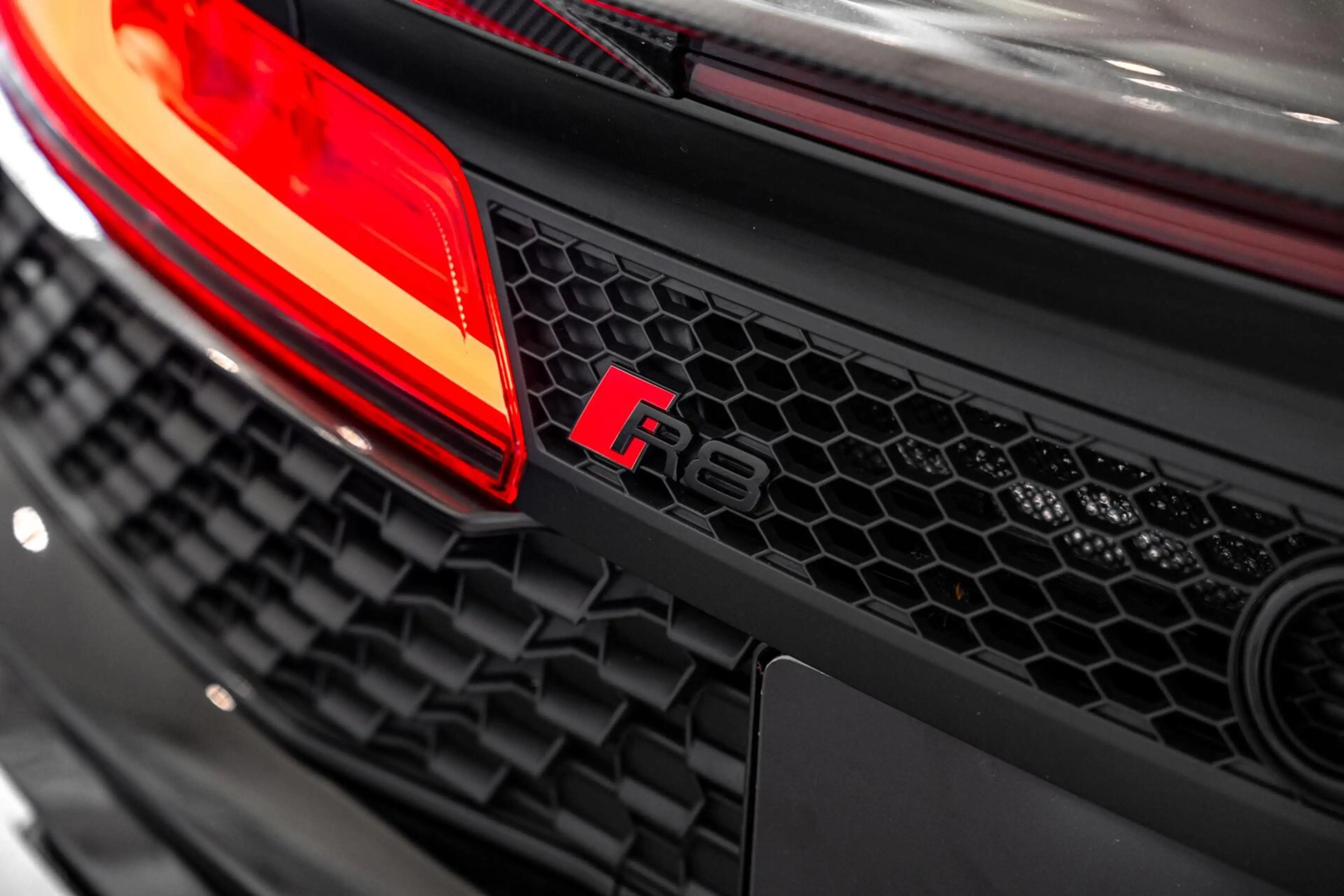 Audi R8 Spyder 5.2 Performance Quattro / Dlr. ond. / Keram — photo 48