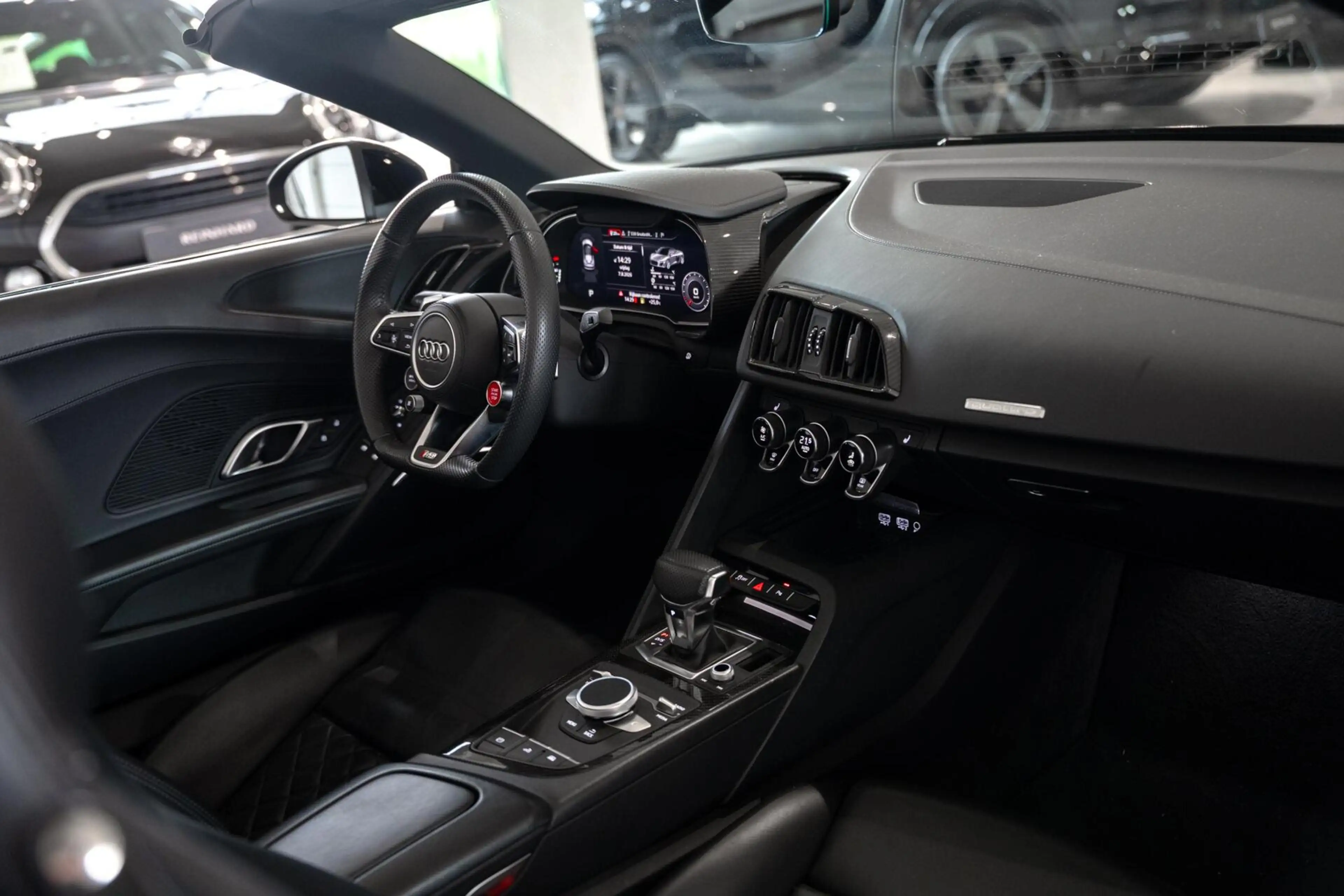Audi R8 Spyder 5.2 Performance Quattro / Dlr. ond. / Keram — photo 21