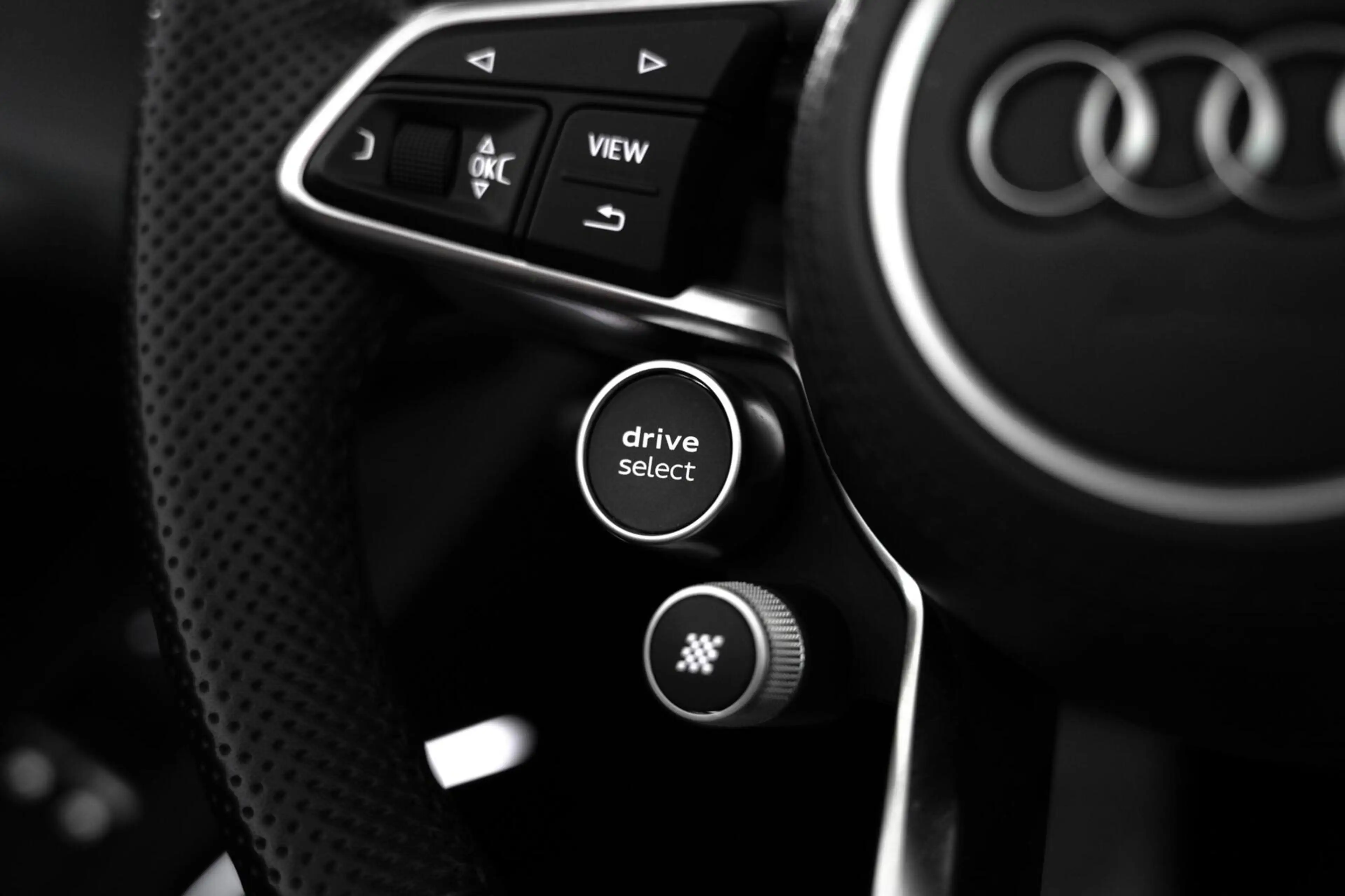 Audi R8 Spyder 5.2 Performance Quattro / Dlr. ond. / Keram — photo 33