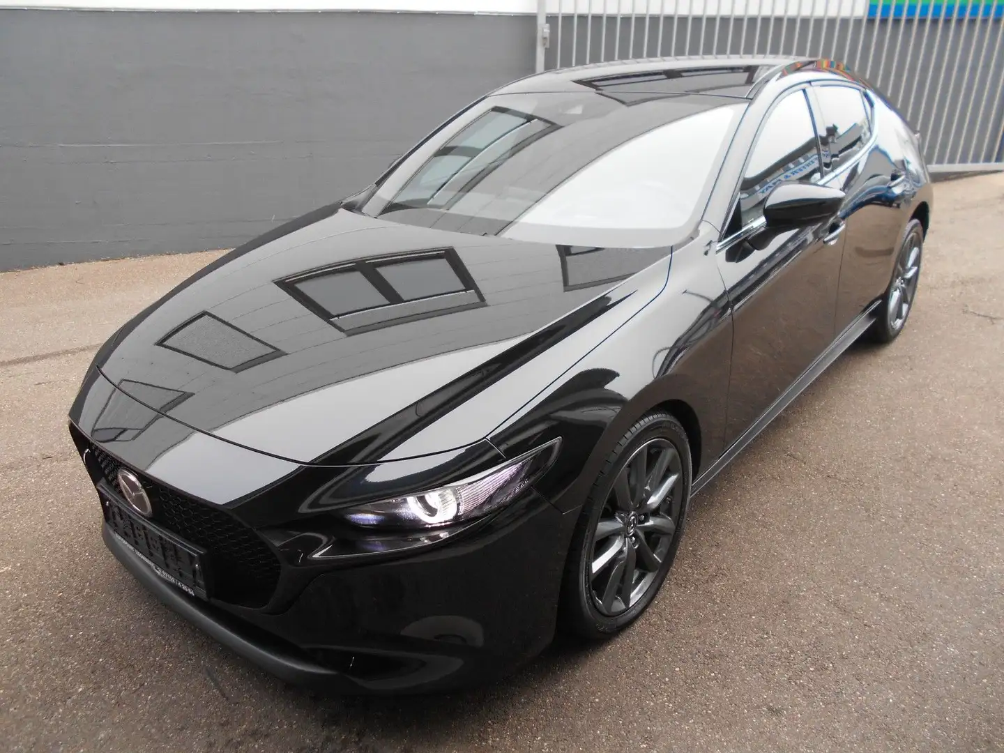 Mazda 3 Lim. 5-trg. Selection, Automatik Schwarz - 2