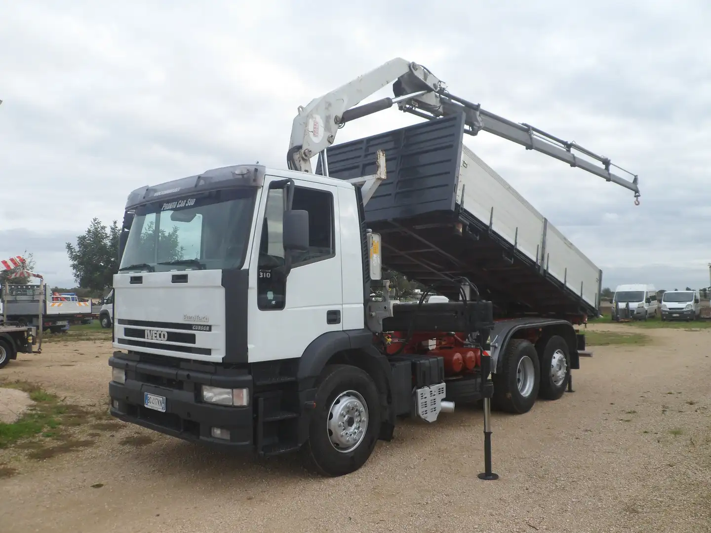 Iveco eurotech 260e31 ribaltabile con gru White - 1