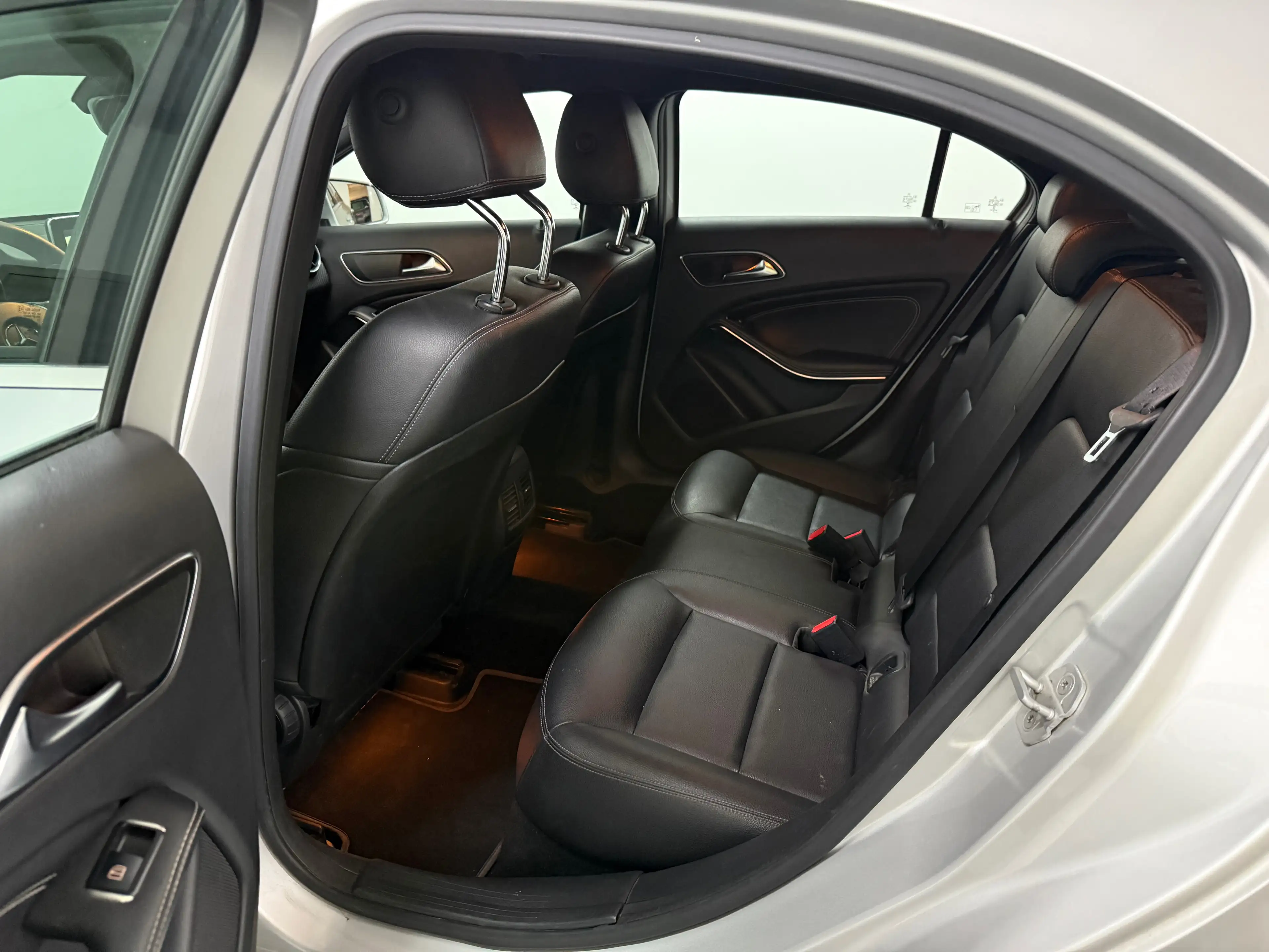 Mercedes-Benz A 200 d - Euro6 - Navi - Boite Auto — photo 10
