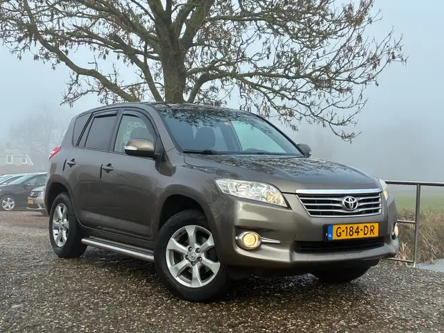 Toyota RAV 4 2.0 VVTi Dynamic 2WD | Cruise + Clima + Stoel verw