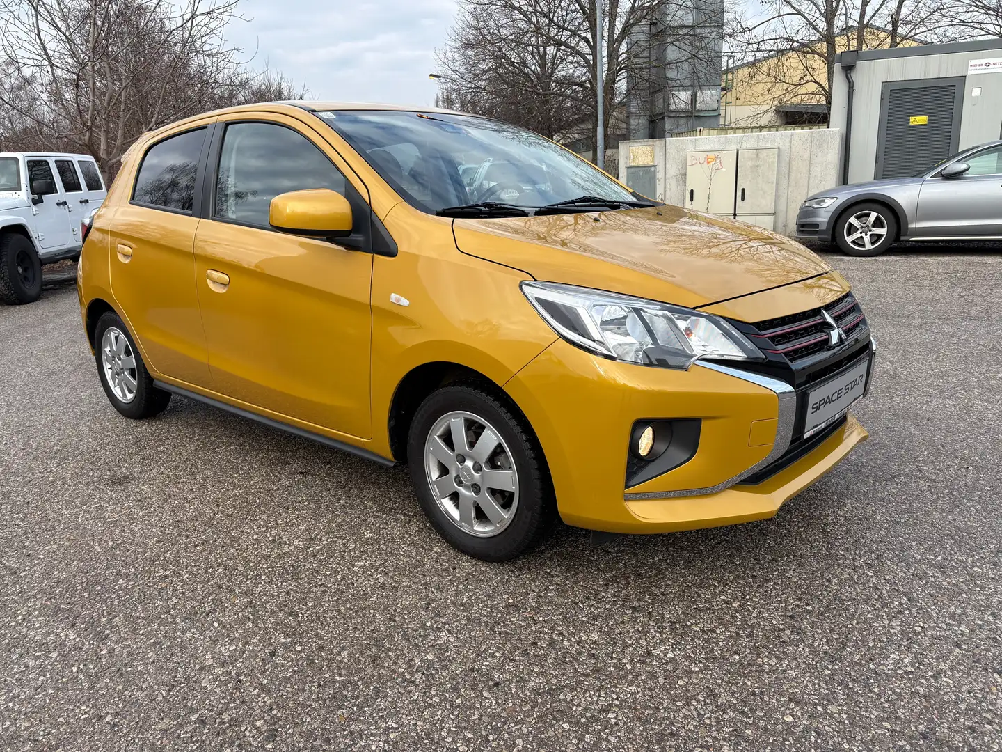 Mitsubishi Space Star Space Star 1,2 MIVEC Invite AS&G Gelb - 1