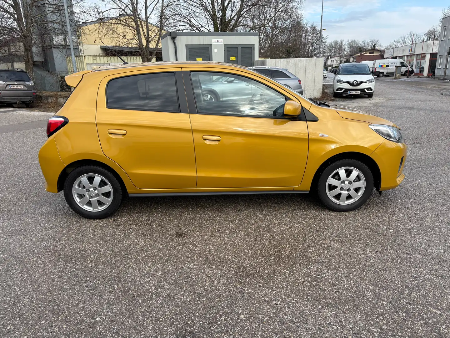 Mitsubishi Space Star Space Star 1,2 MIVEC Invite AS&G Gelb - 2