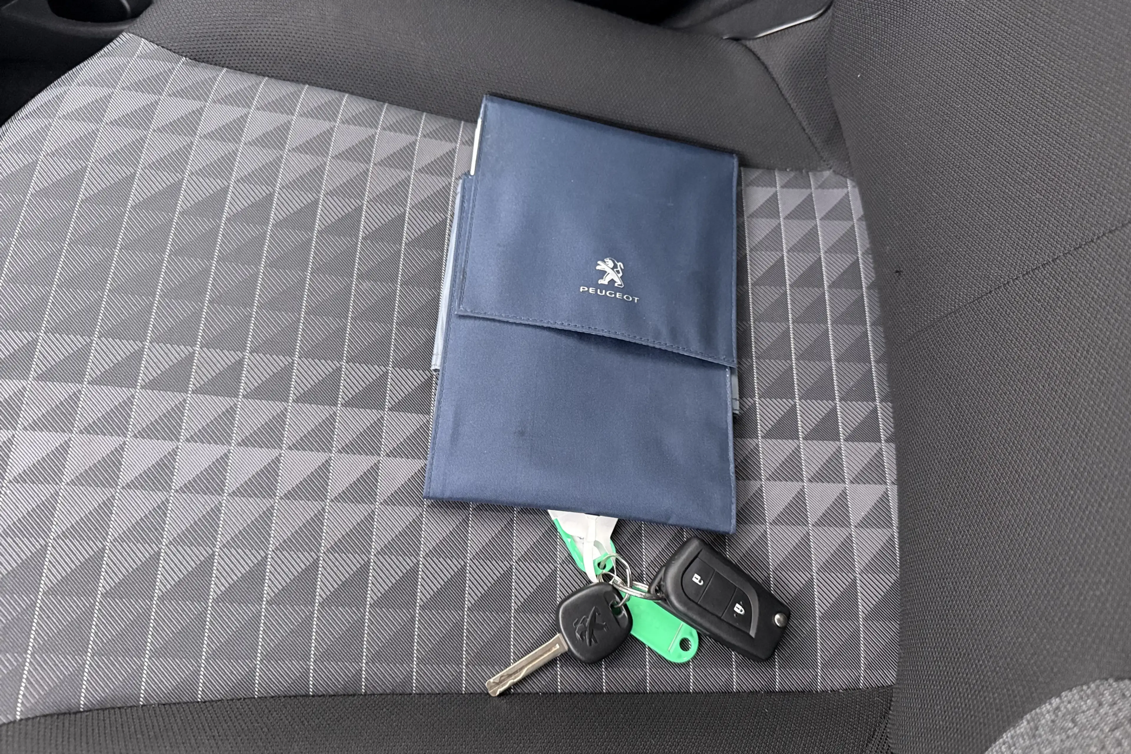 Peugeot 108 1.0 e-VTi Active LED Bluetooth DAB Start/Stop — photo 25