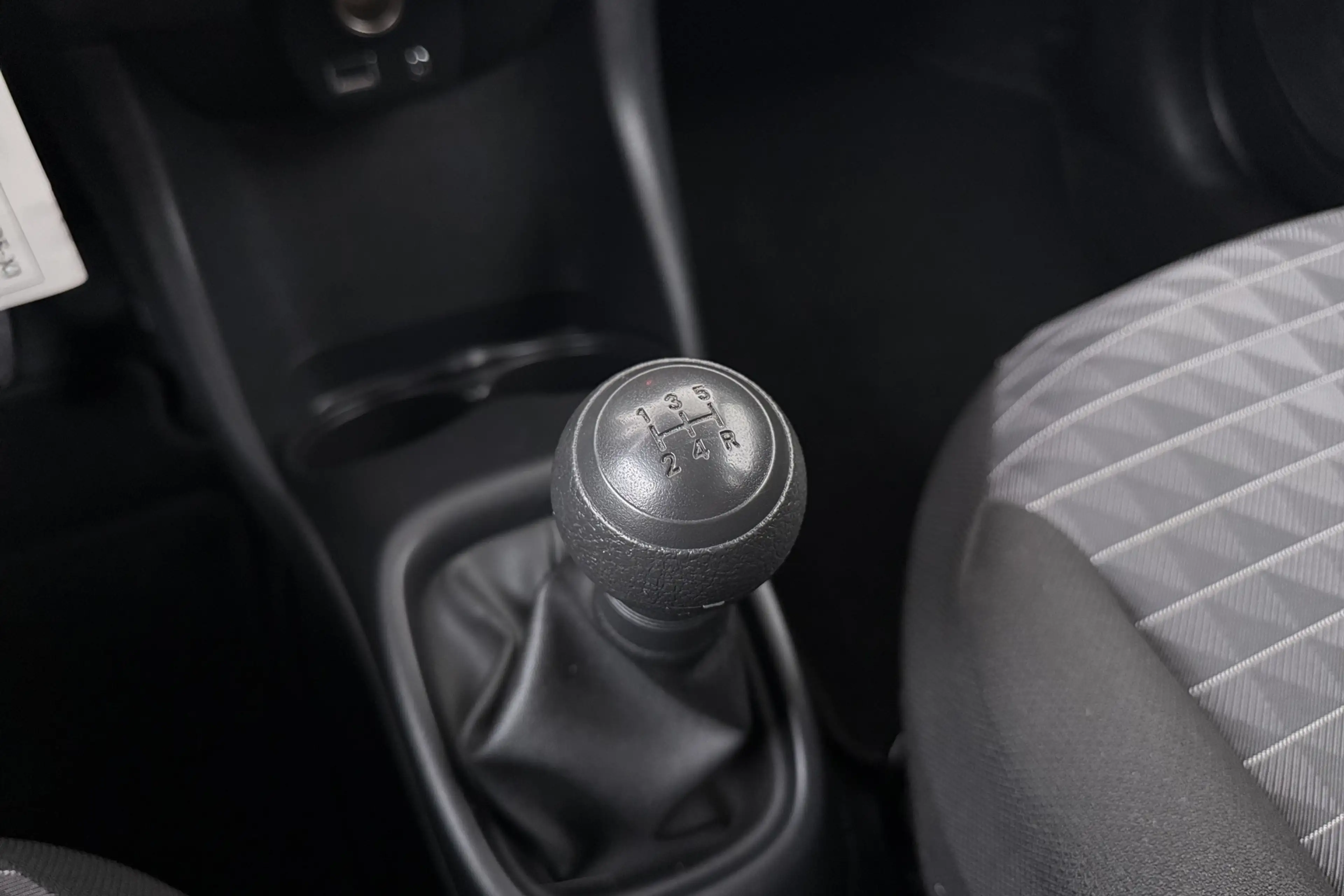 Peugeot 108 1.0 e-VTi Active LED Bluetooth DAB Start/Stop — photo 24