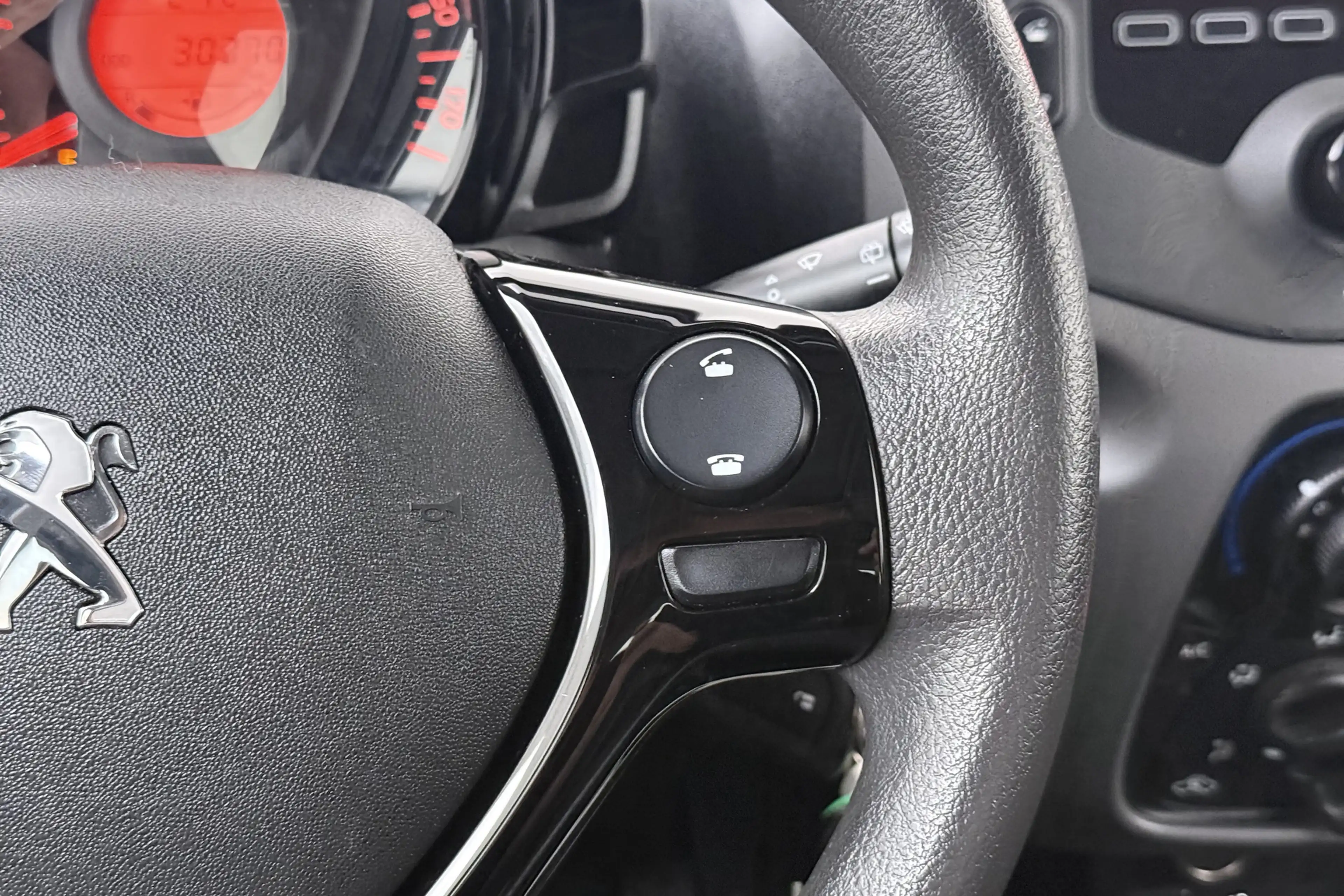Peugeot 108 1.0 e-VTi Active LED Bluetooth DAB Start/Stop — photo 18