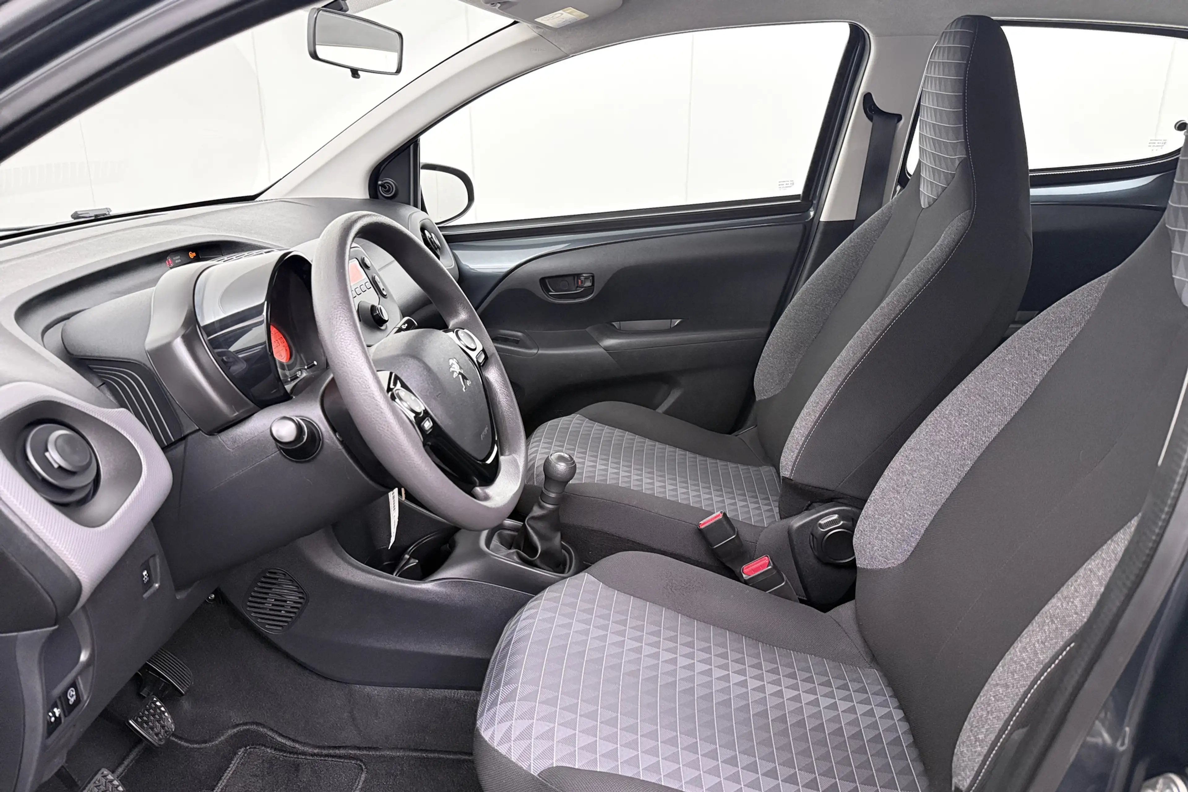 Peugeot 108 1.0 e-VTi Active LED Bluetooth DAB Start/Stop — photo 10