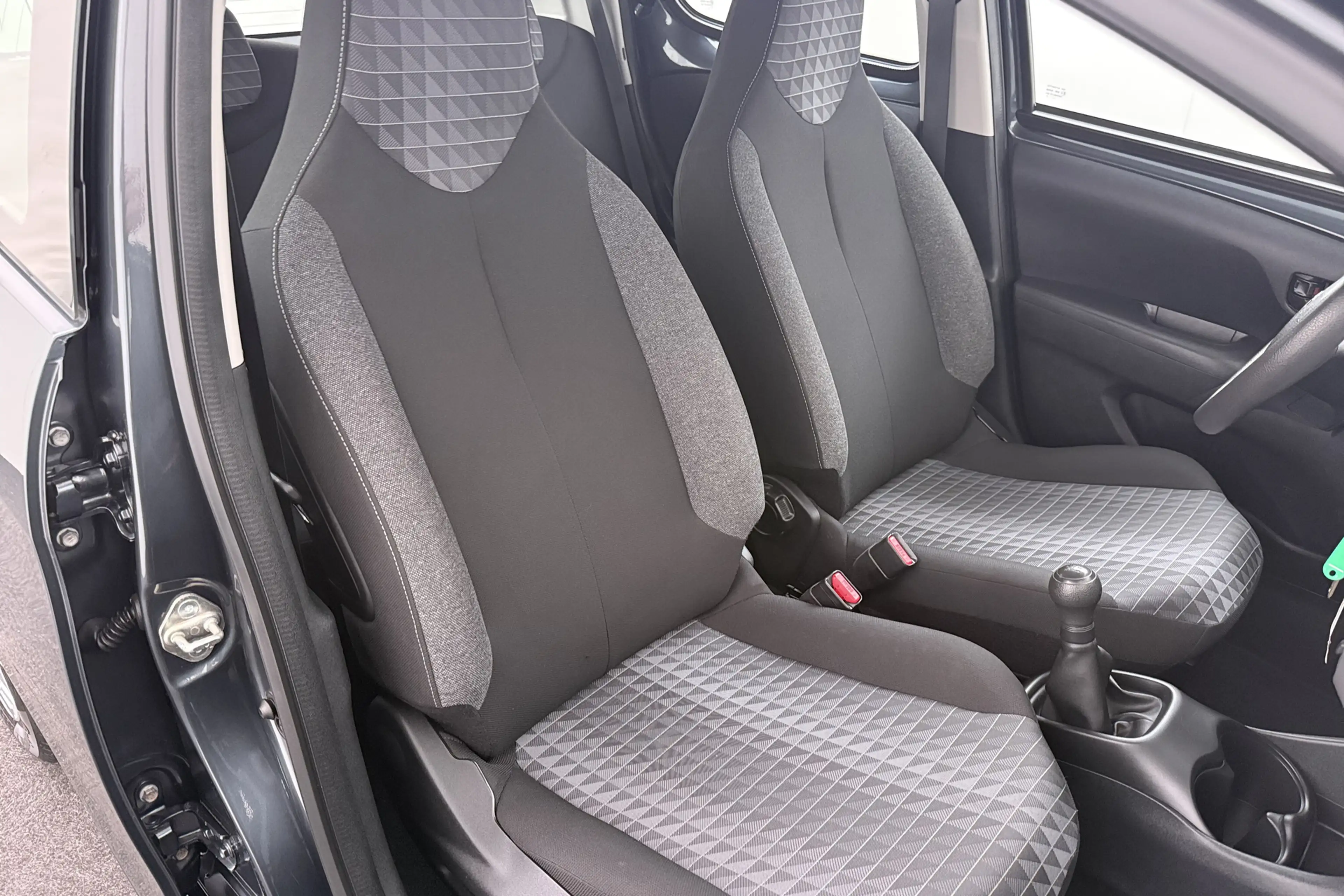 Peugeot 108 1.0 e-VTi Active LED Bluetooth DAB Start/Stop — photo 14