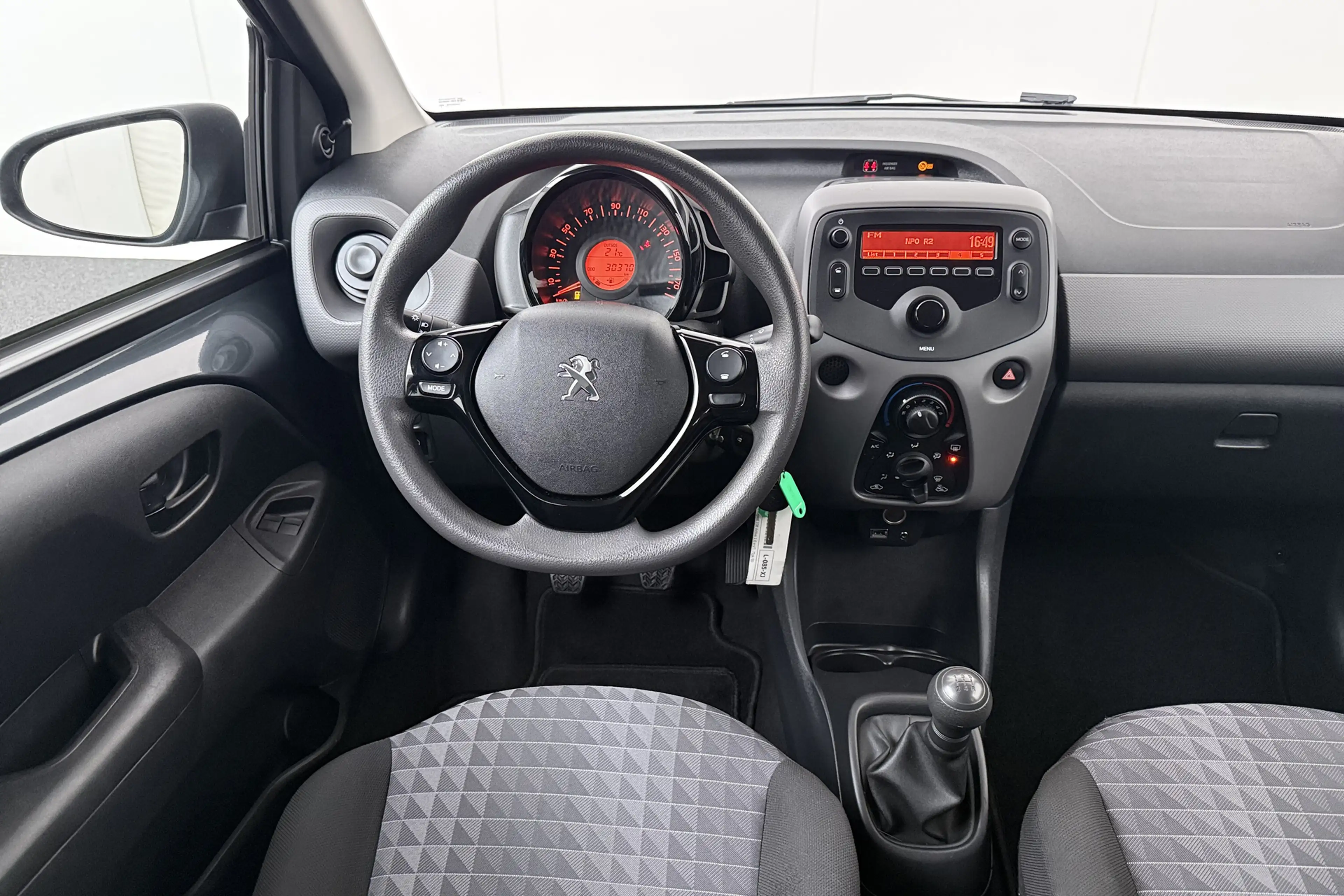 Peugeot 108 1.0 e-VTi Active LED Bluetooth DAB Start/Stop — photo 8