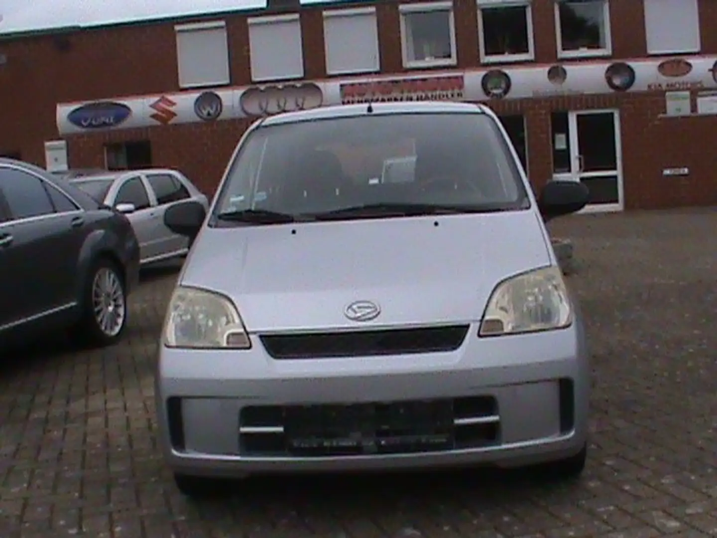 Daihatsu Cuore 1.0 Top Plateado - 1